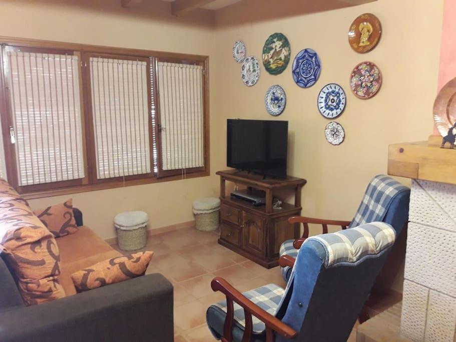 Three-Bedroom House photo 3