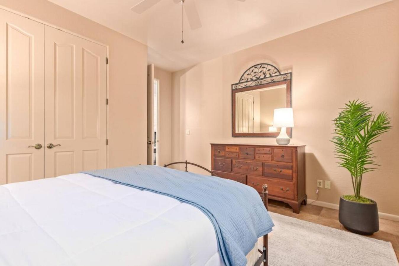 Three-Bedroom House photo 3