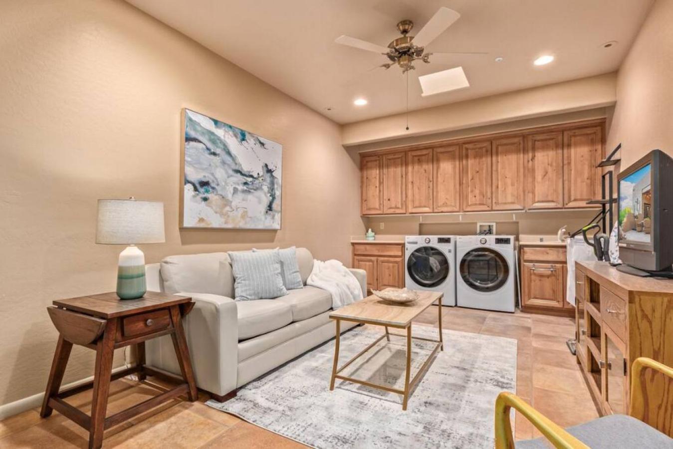 Three-Bedroom House photo 2