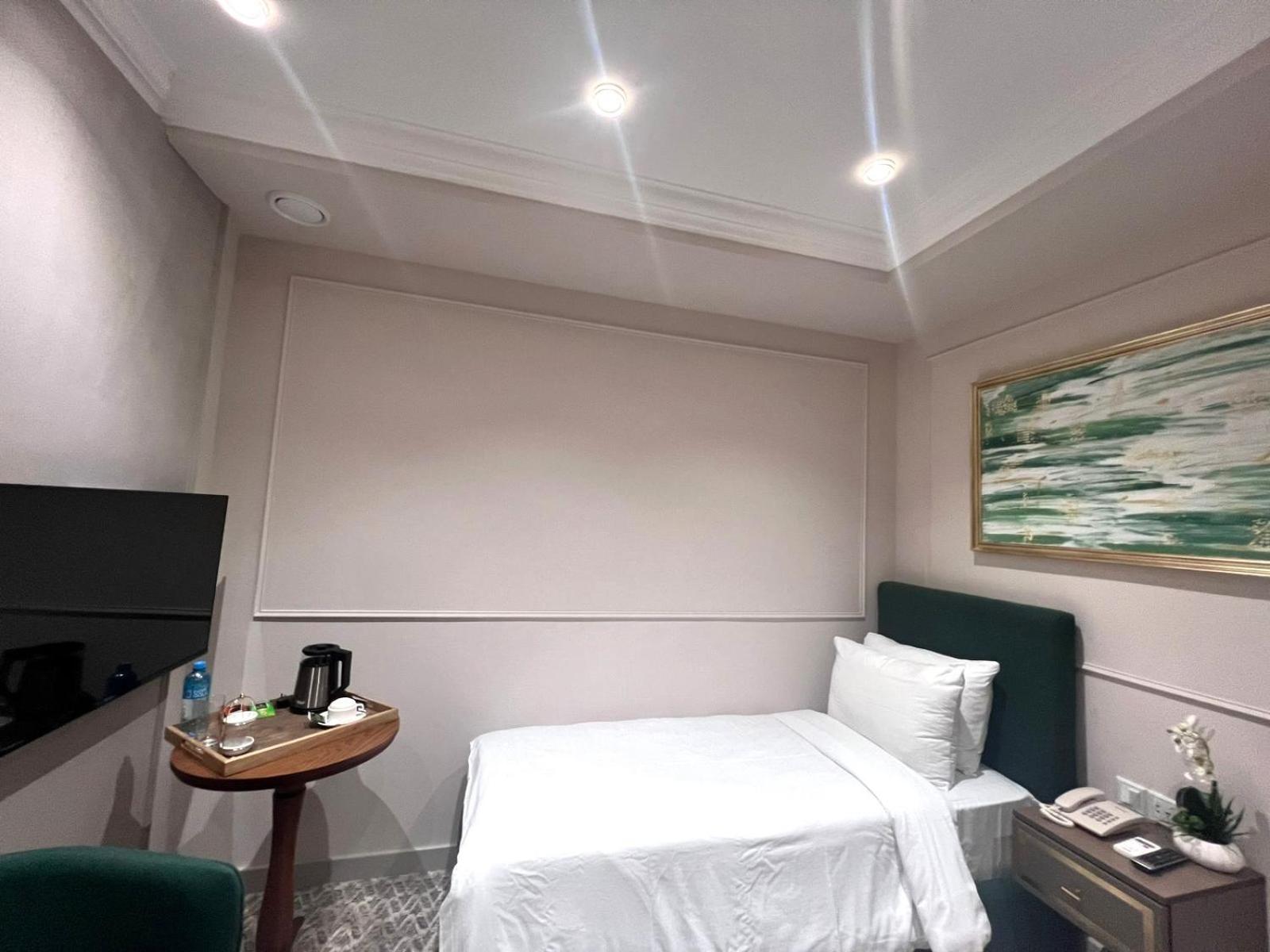Small Single Room Without Window photo 1