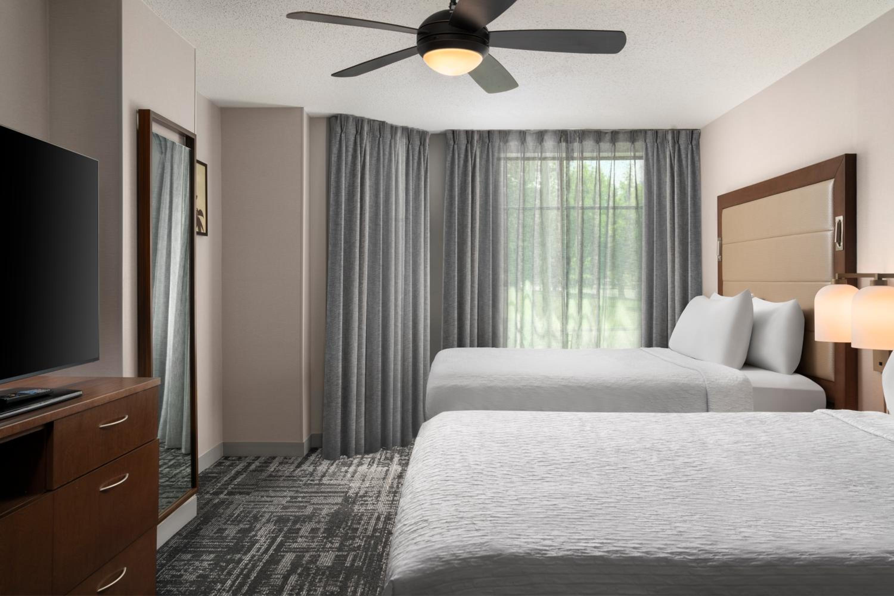 One-Bedroom Queen Suite with Two Queen Beds - Non-Smoking - Photo 1