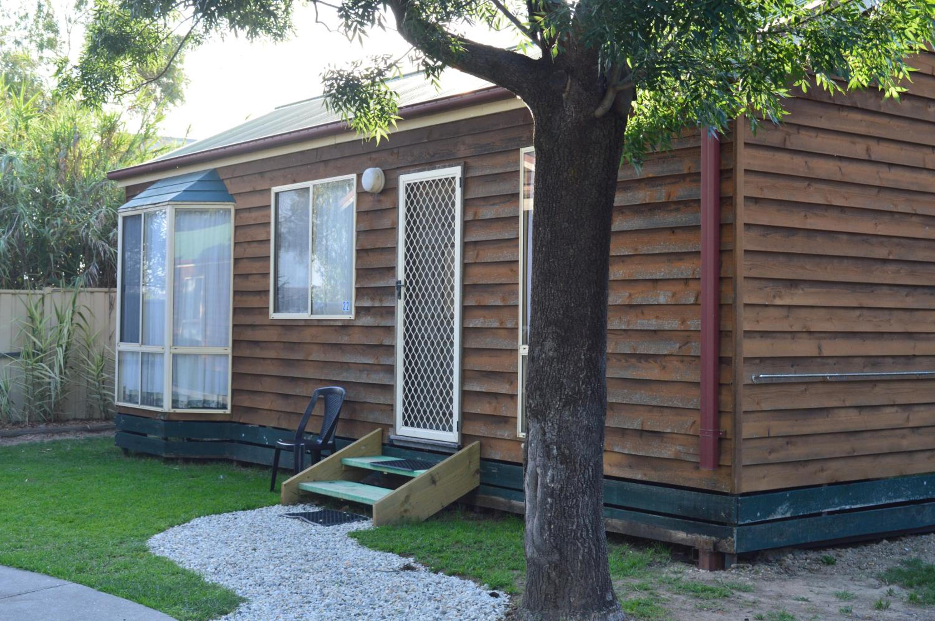 Three-Bedroom Cabin photo 3
