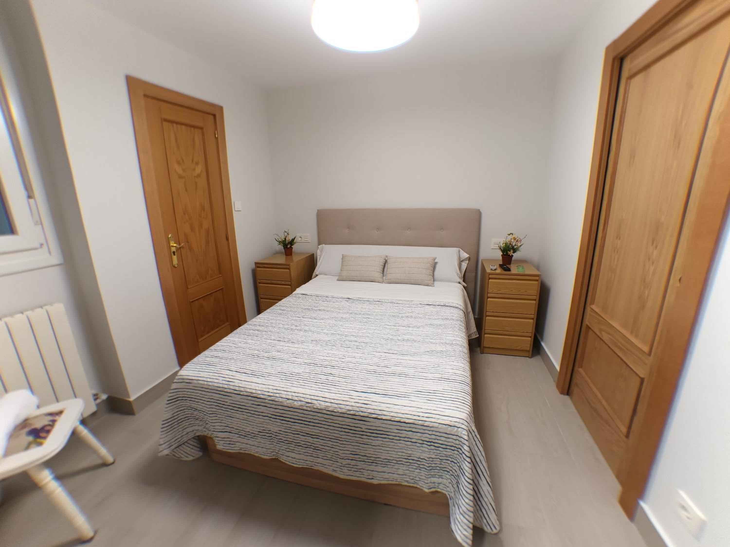 Double Room with Private Bathroom - Photo 4