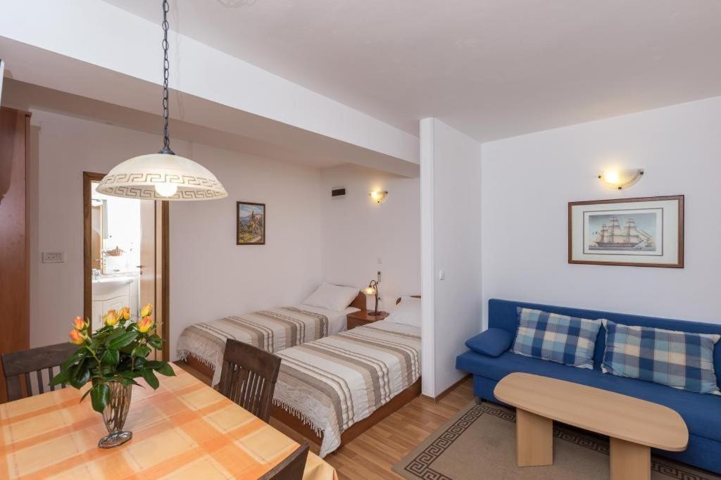 Studio Apartment with Terrace