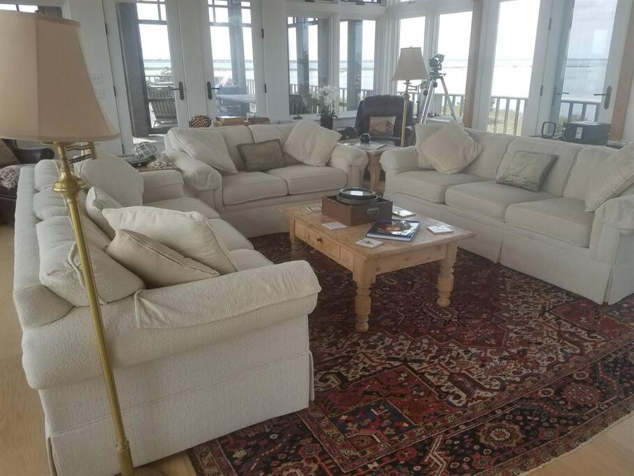 Six-Bedroom House photo 1