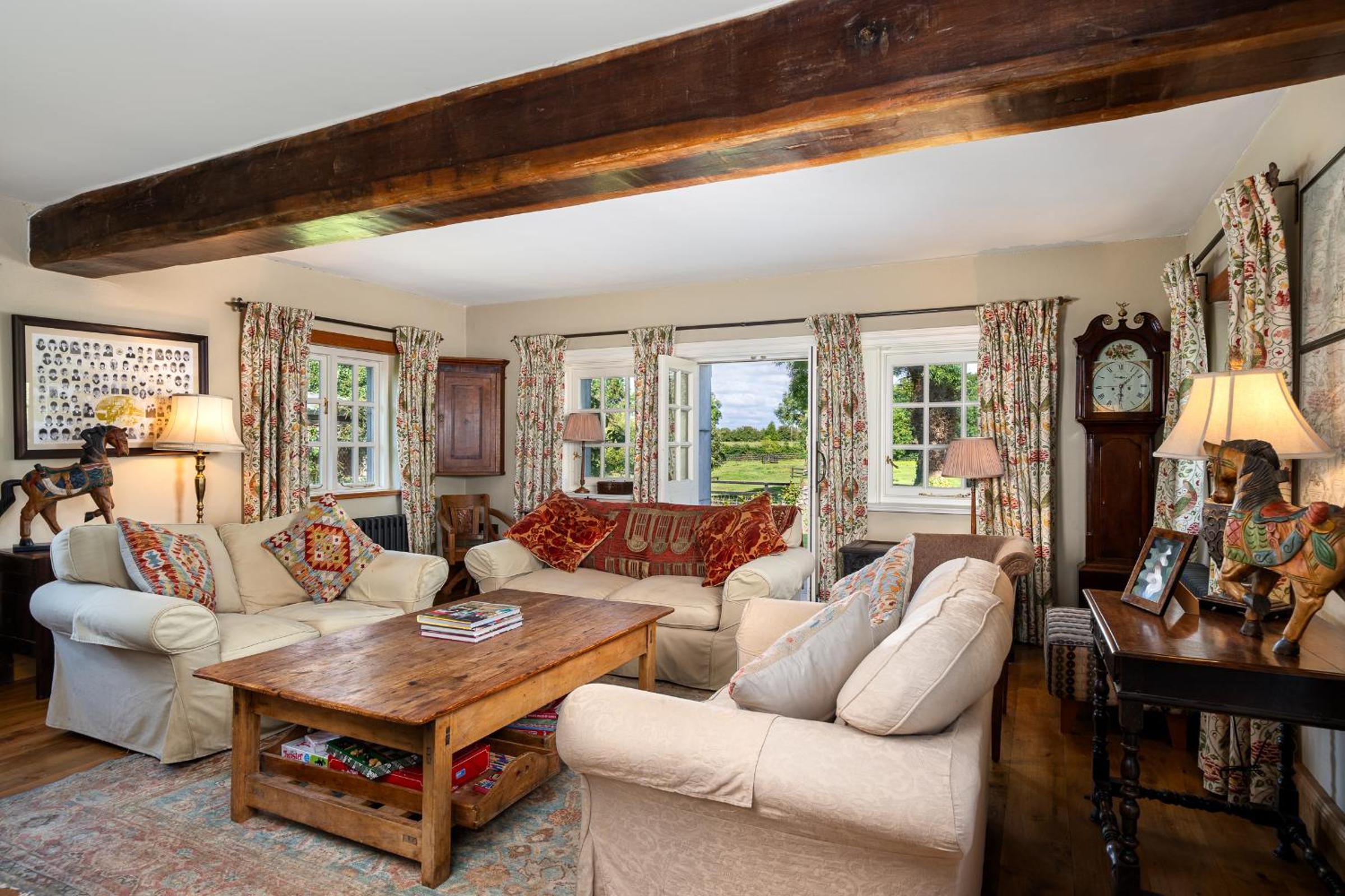Six-Bedroom House photo 1