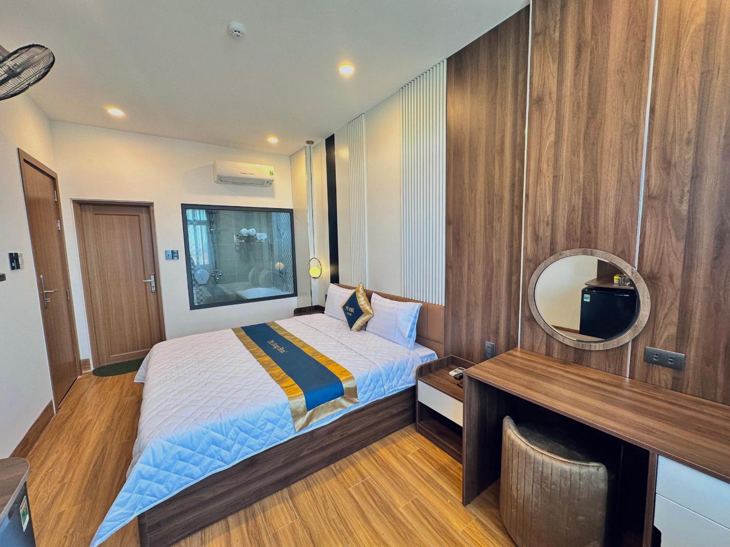 King Suite with Spa Bath photo 2