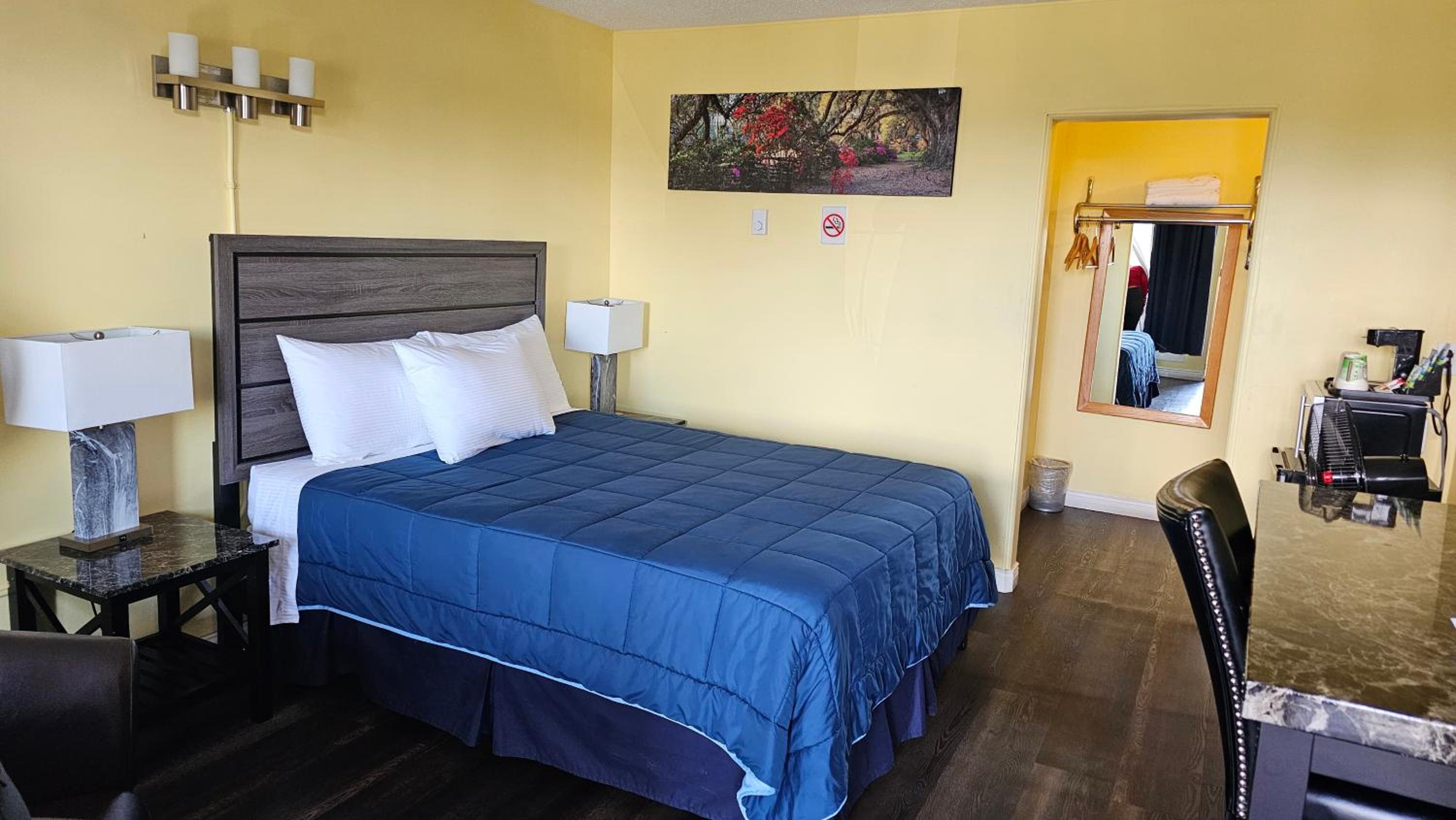 Queen Room photo 3