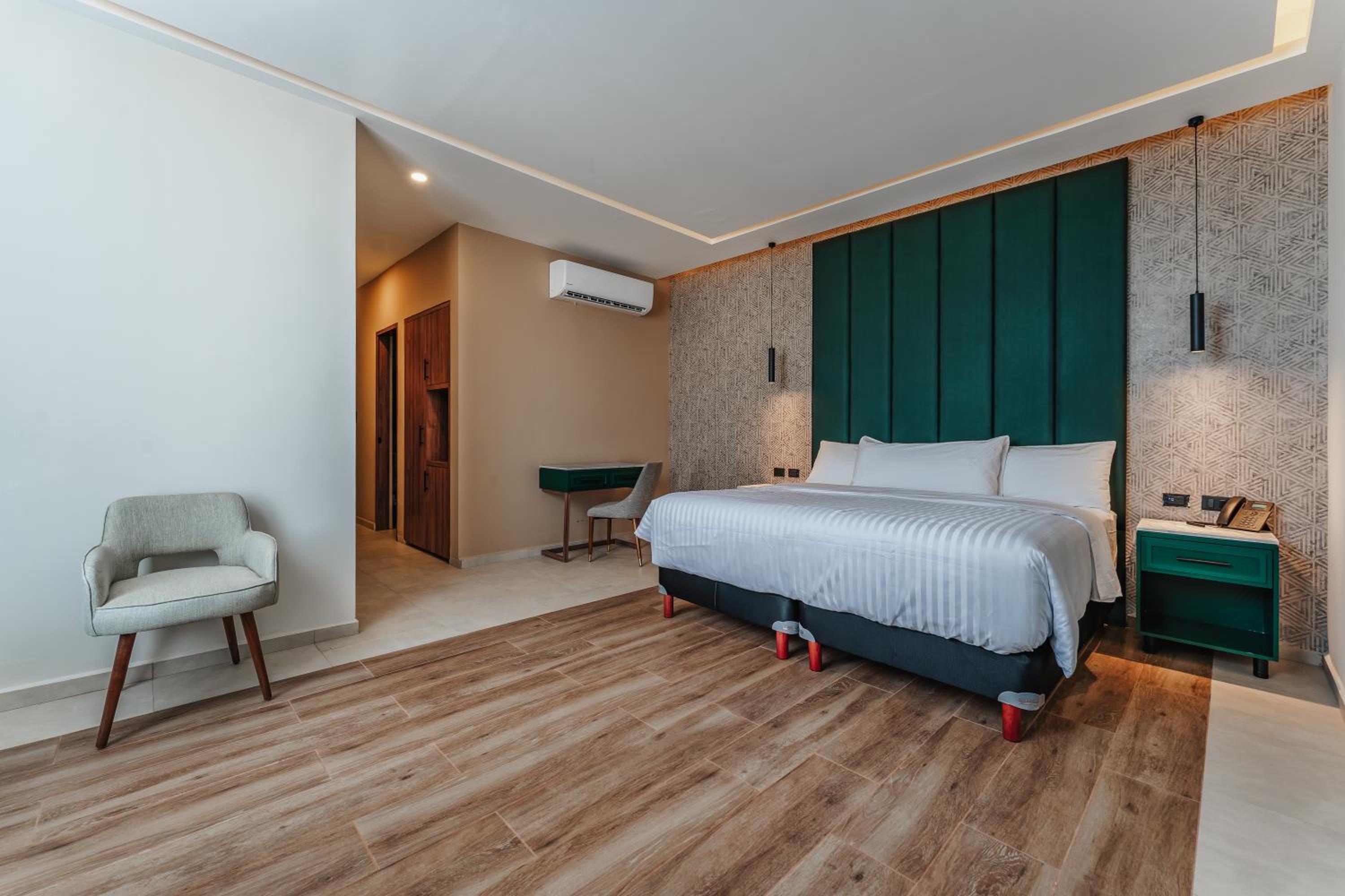 Deluxe King Room