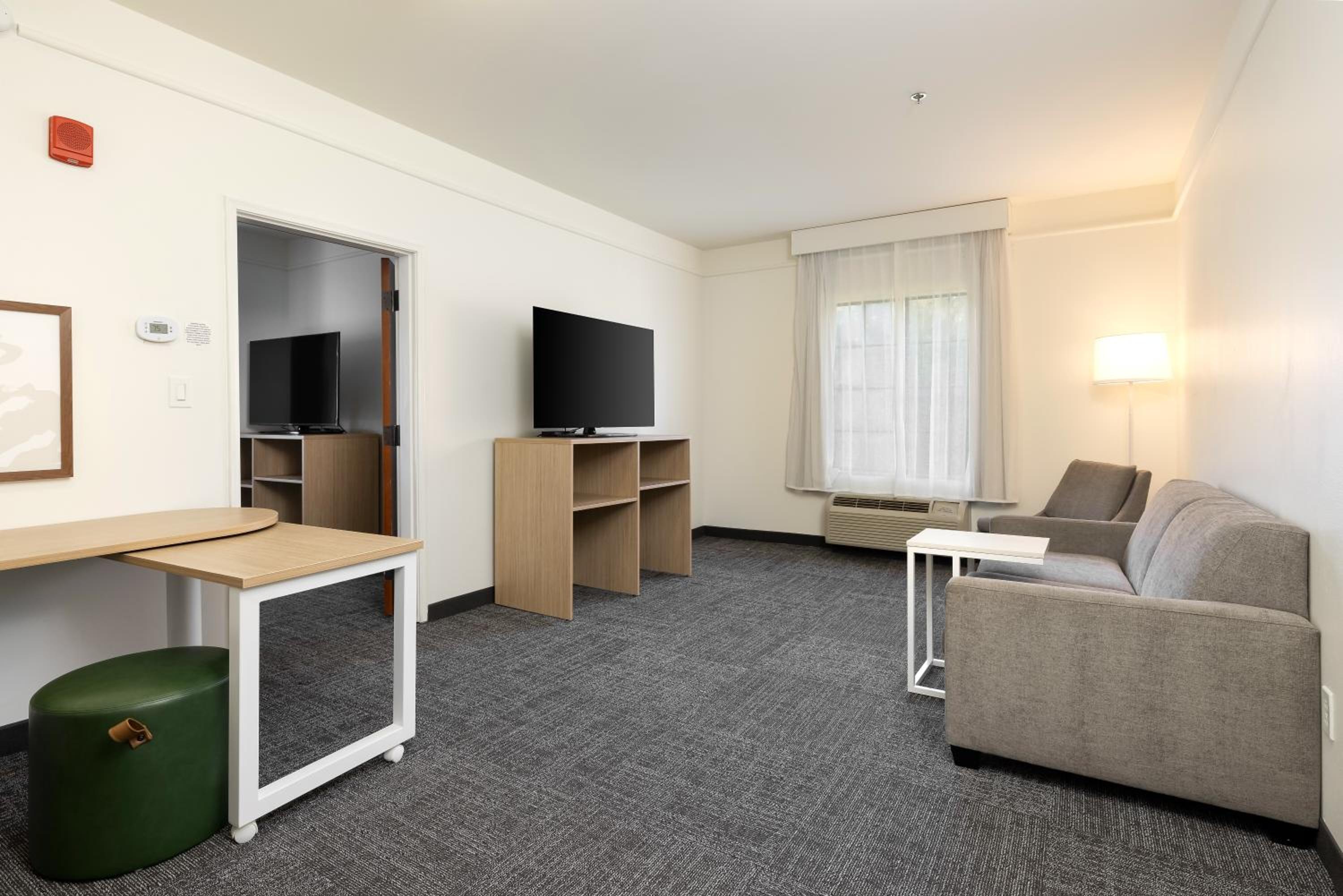 One-Bedroom King Suite - Photo 3
