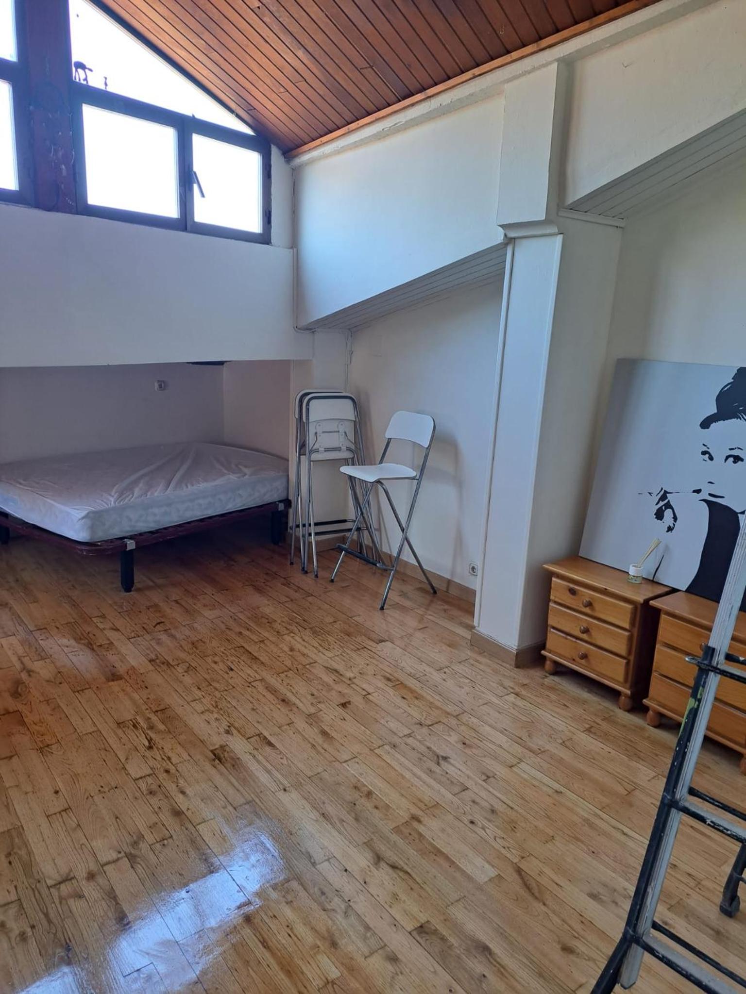 One-Bedroom Apartment photo 3