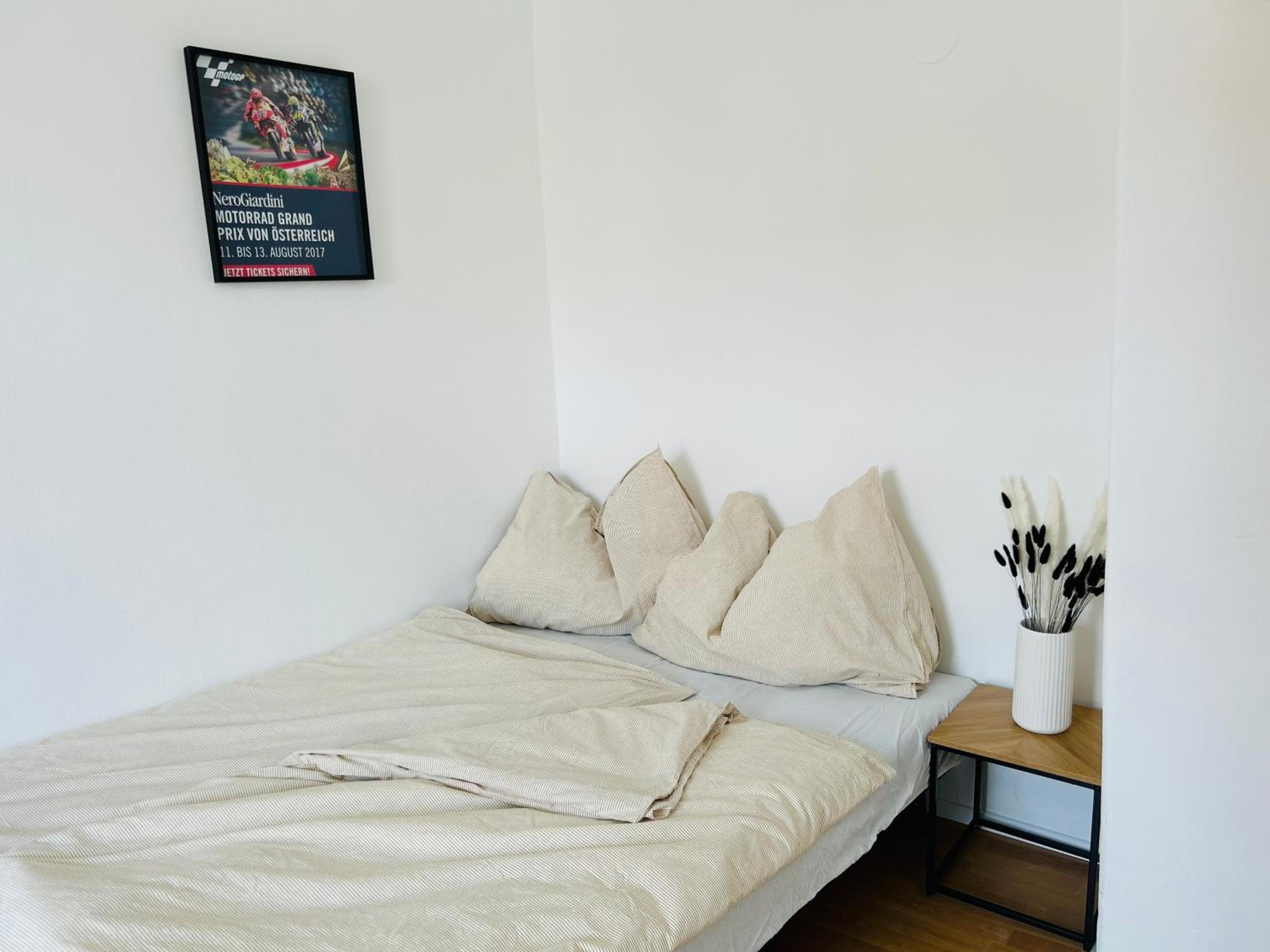 One-Bedroom Apartment photo 1