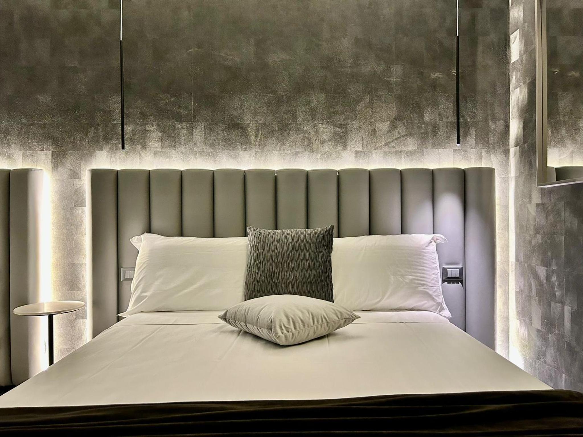 Deluxe Queen Room with Two Queen Beds photo 3