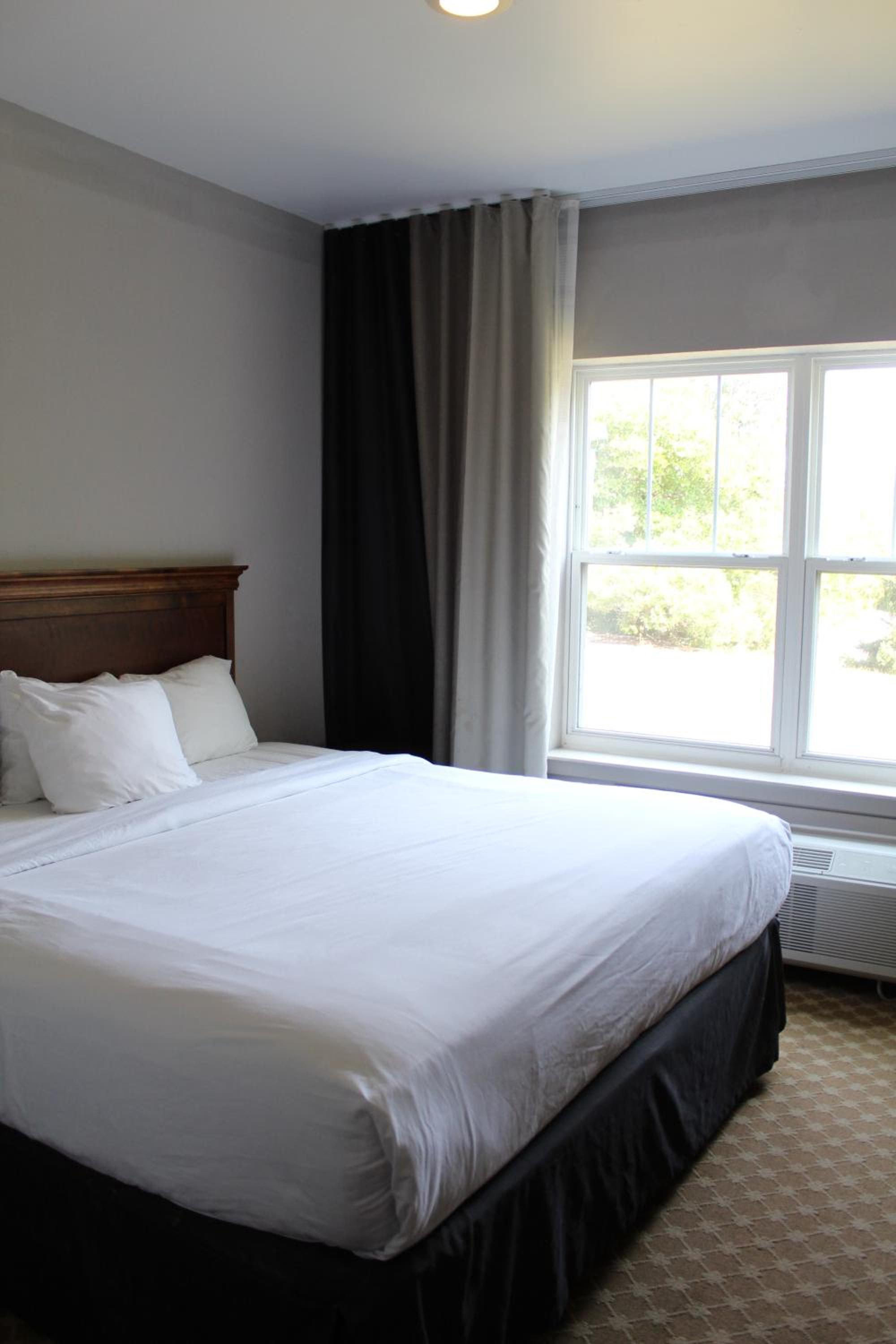 King Suite With Whirlpool - Non Smoking