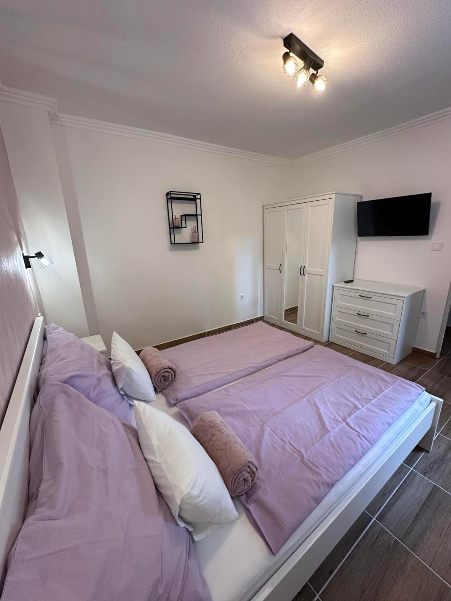 One-Bedroom House photo 3