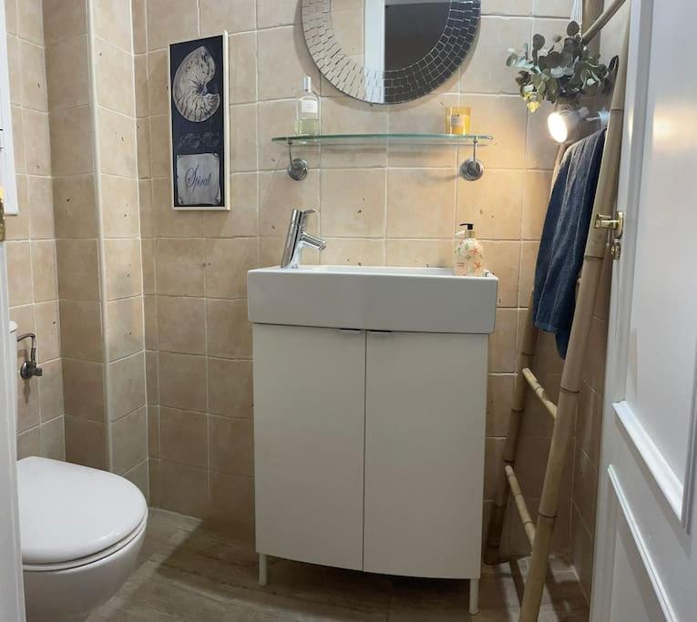 Three-Bedroom House photo 2