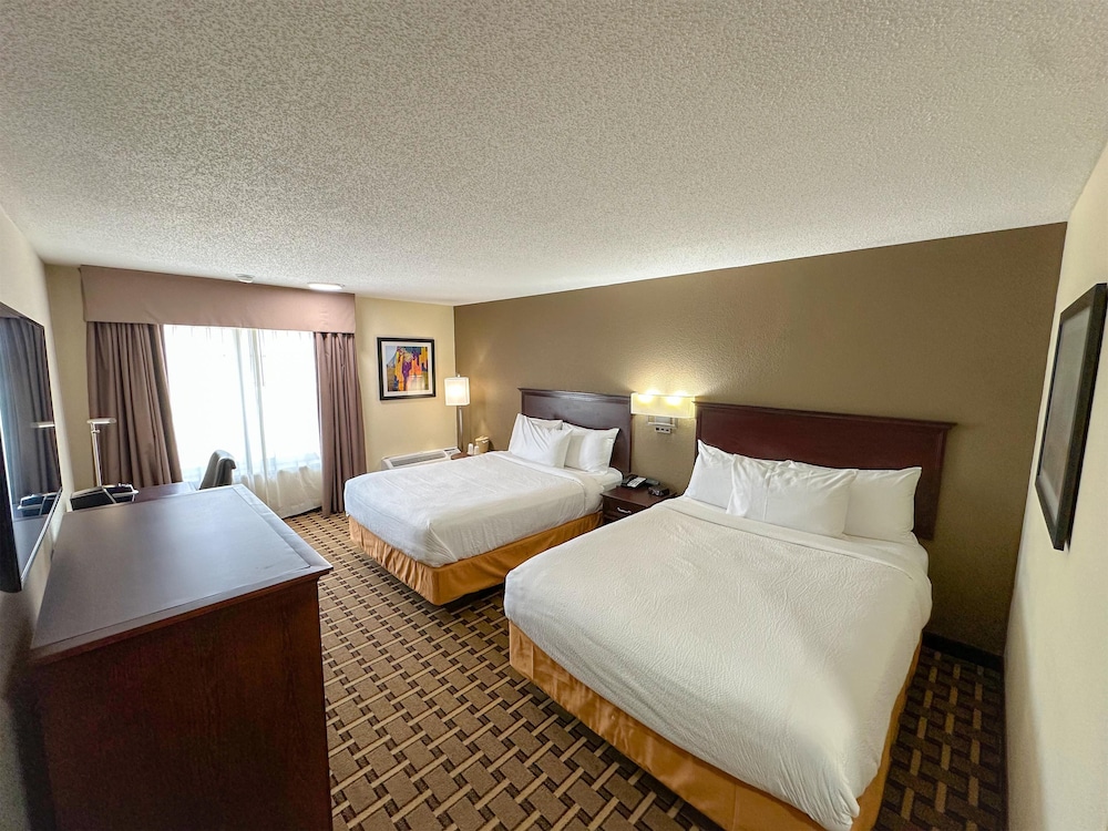 Room, 2 Queen Beds photo 1