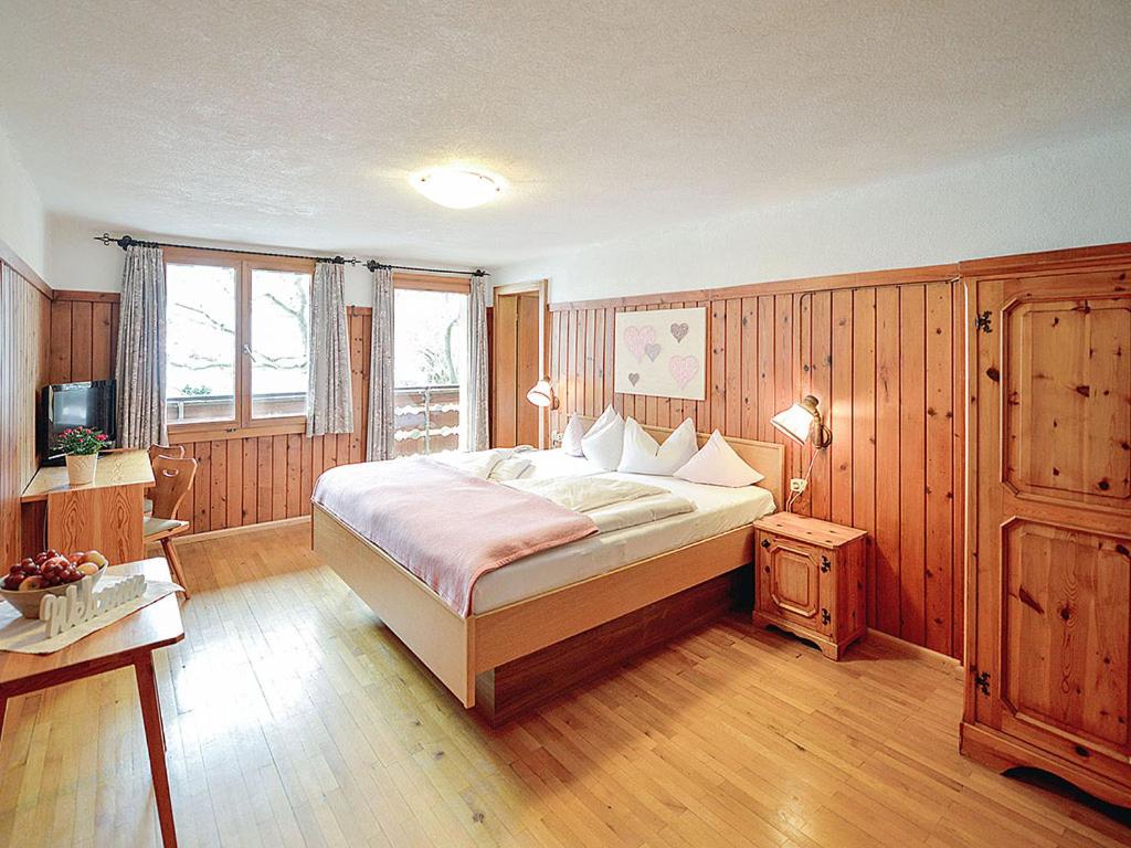 Family Room with Balcony photo 3