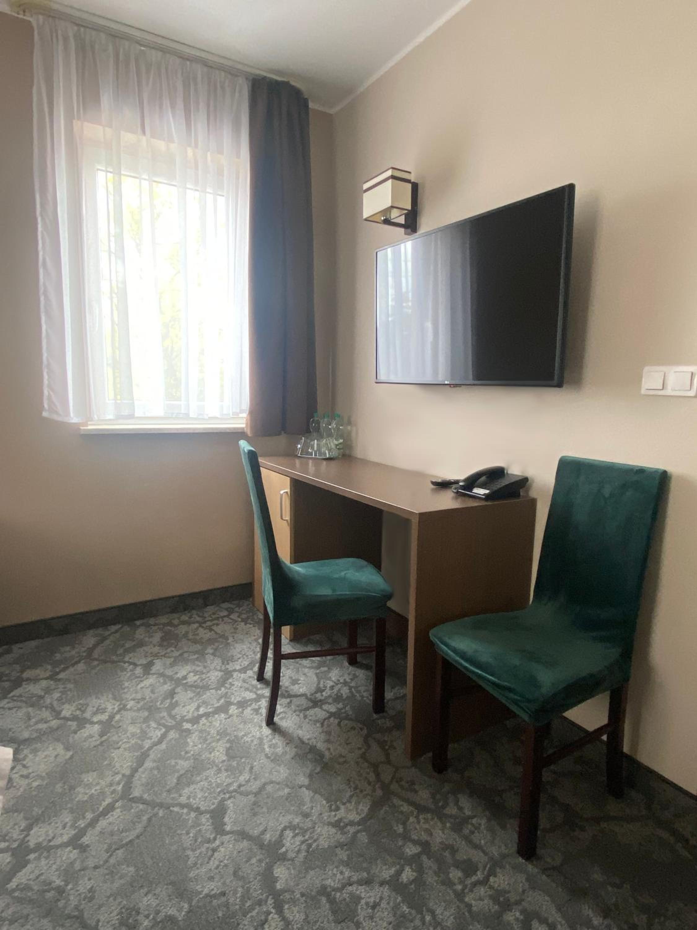 Family Room (2 Adults + 1 Child up to 12 years old) photo 2