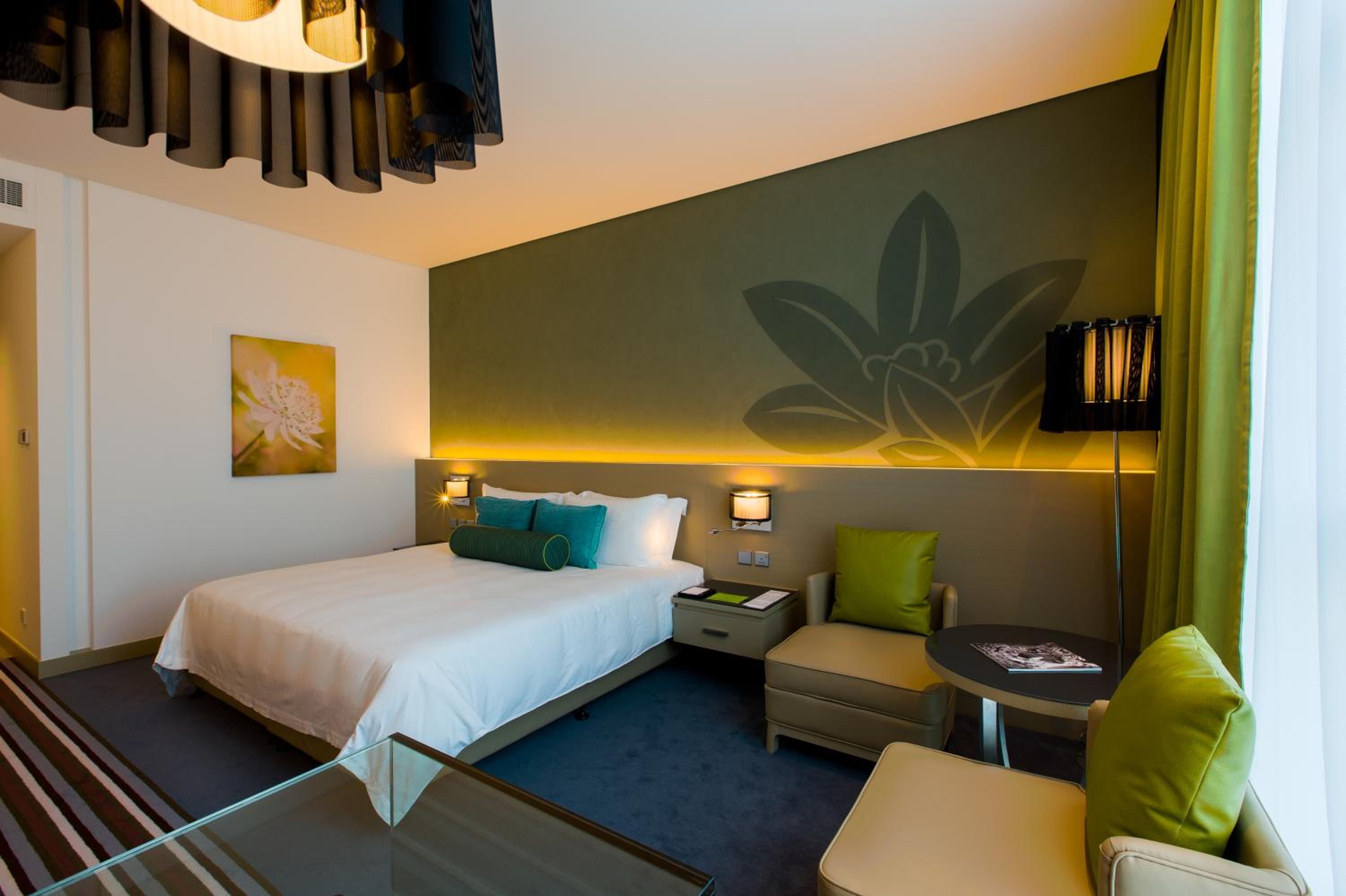 Family Connecting Room - King and Twin Beds