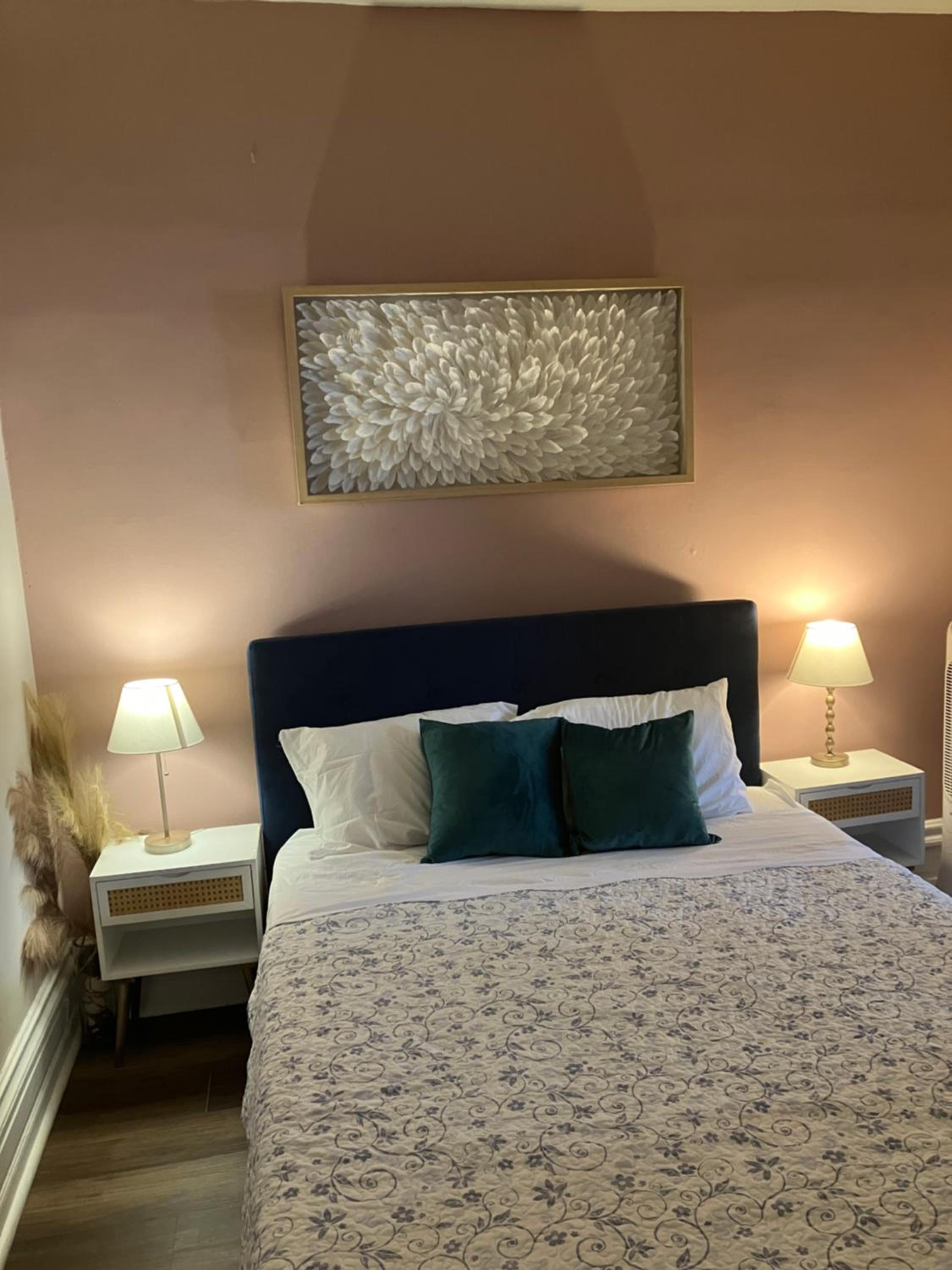 Deluxe Queen Suite