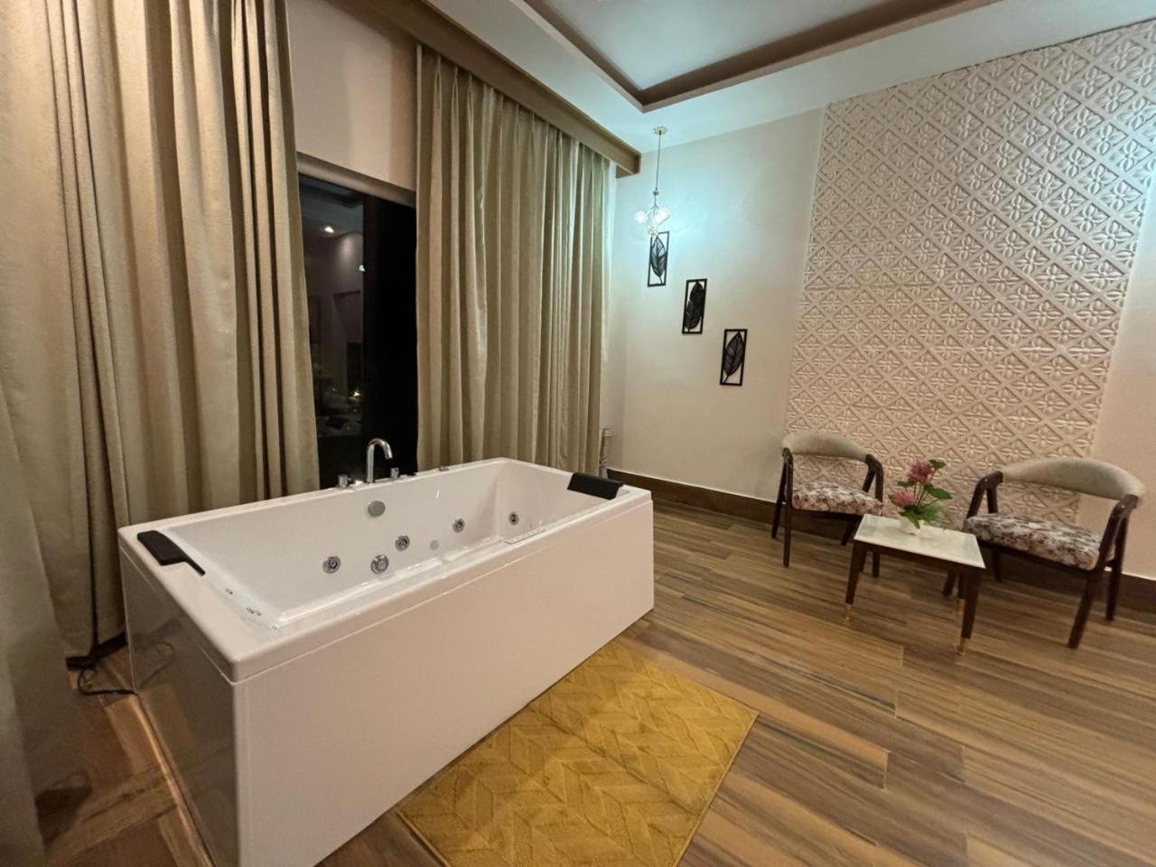 Deluxe Junior Suite photo 2