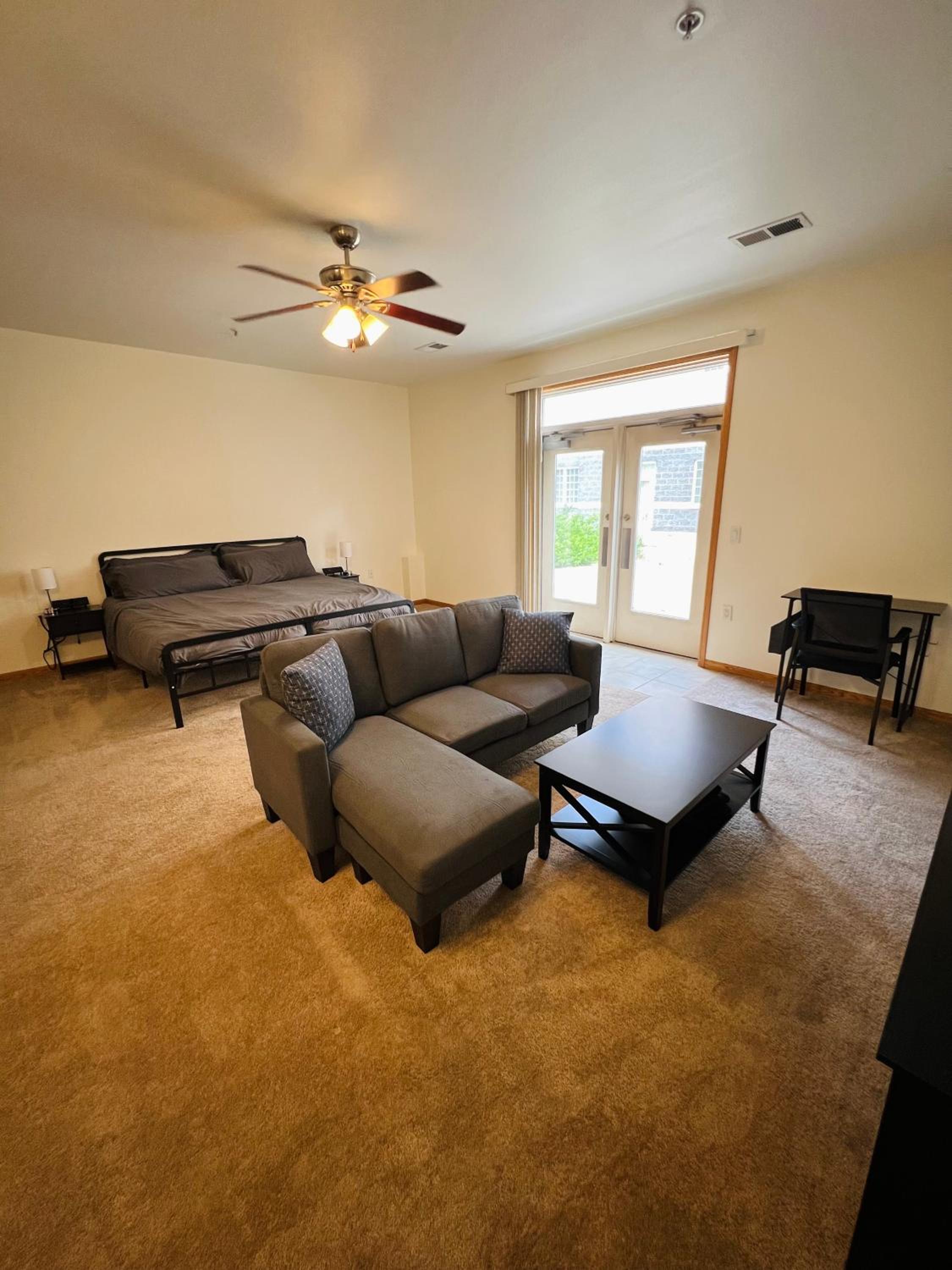 One-Bedroom Apartment photo 1