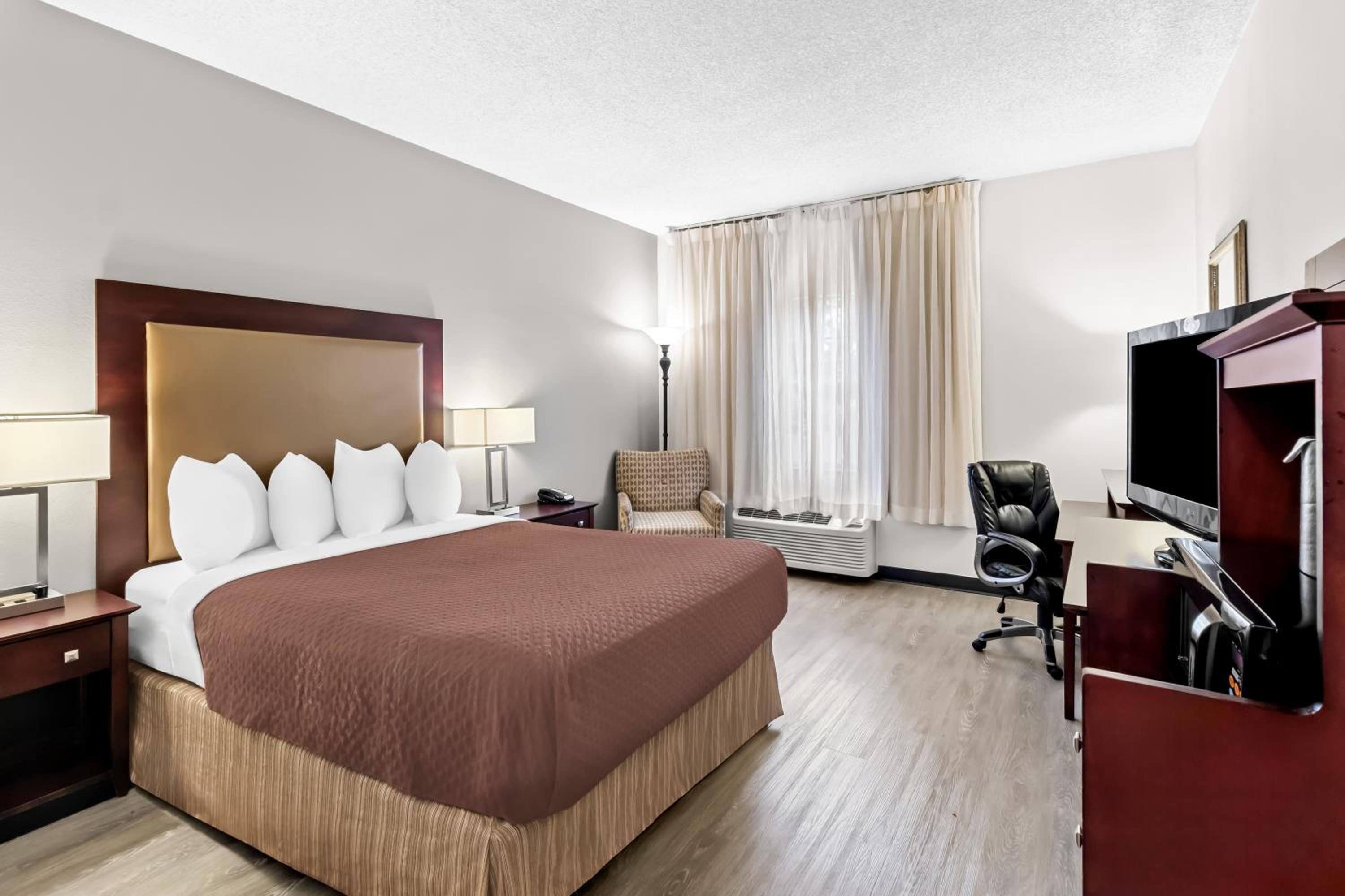 Queen Room - Disability Access photo 2