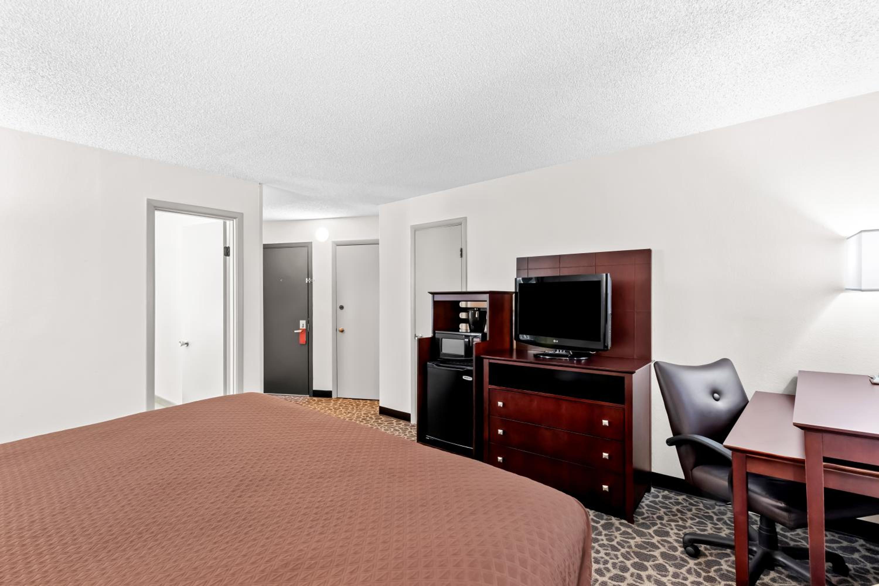 Standard King Room - Photo 4