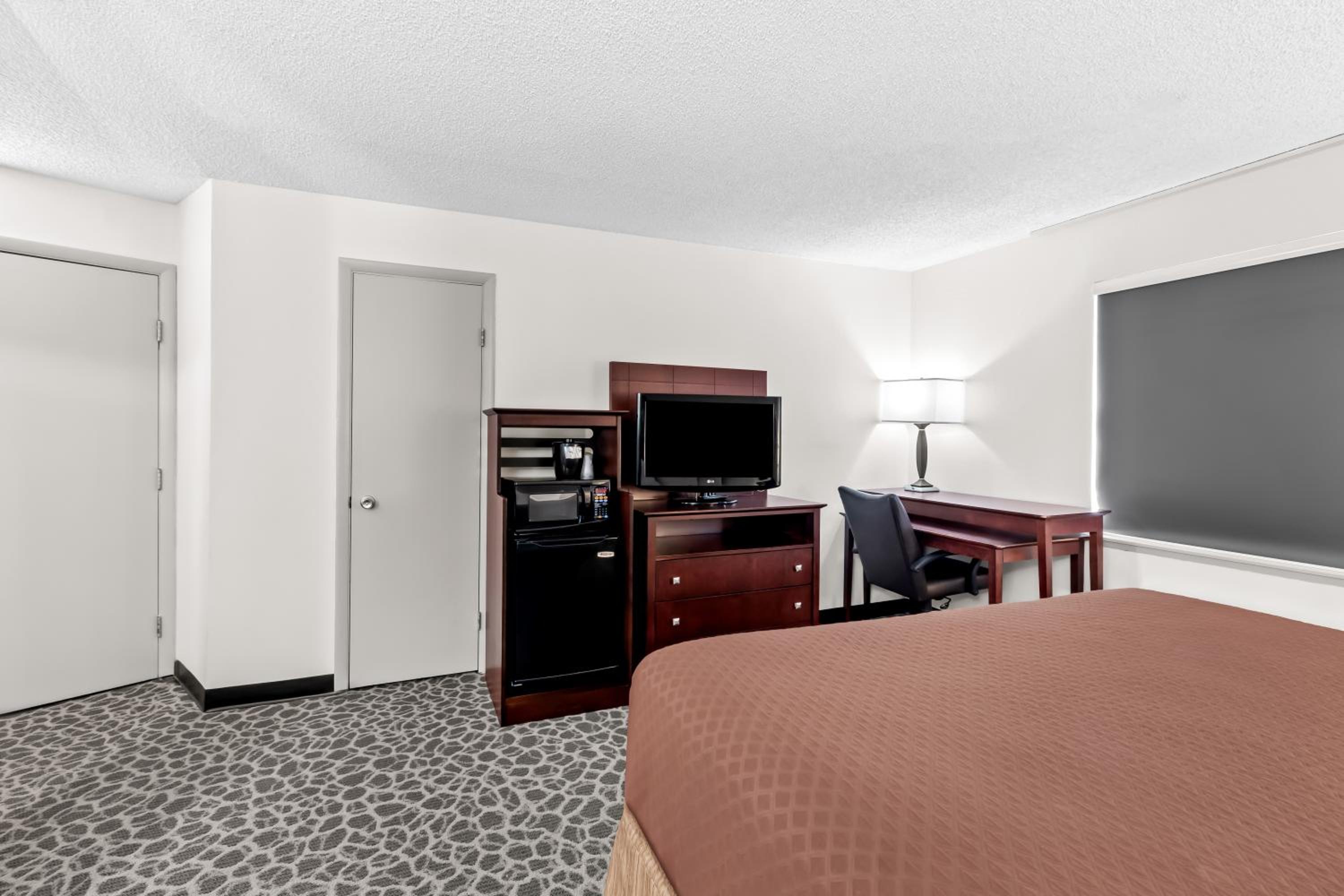 Standard King Room - Photo 2