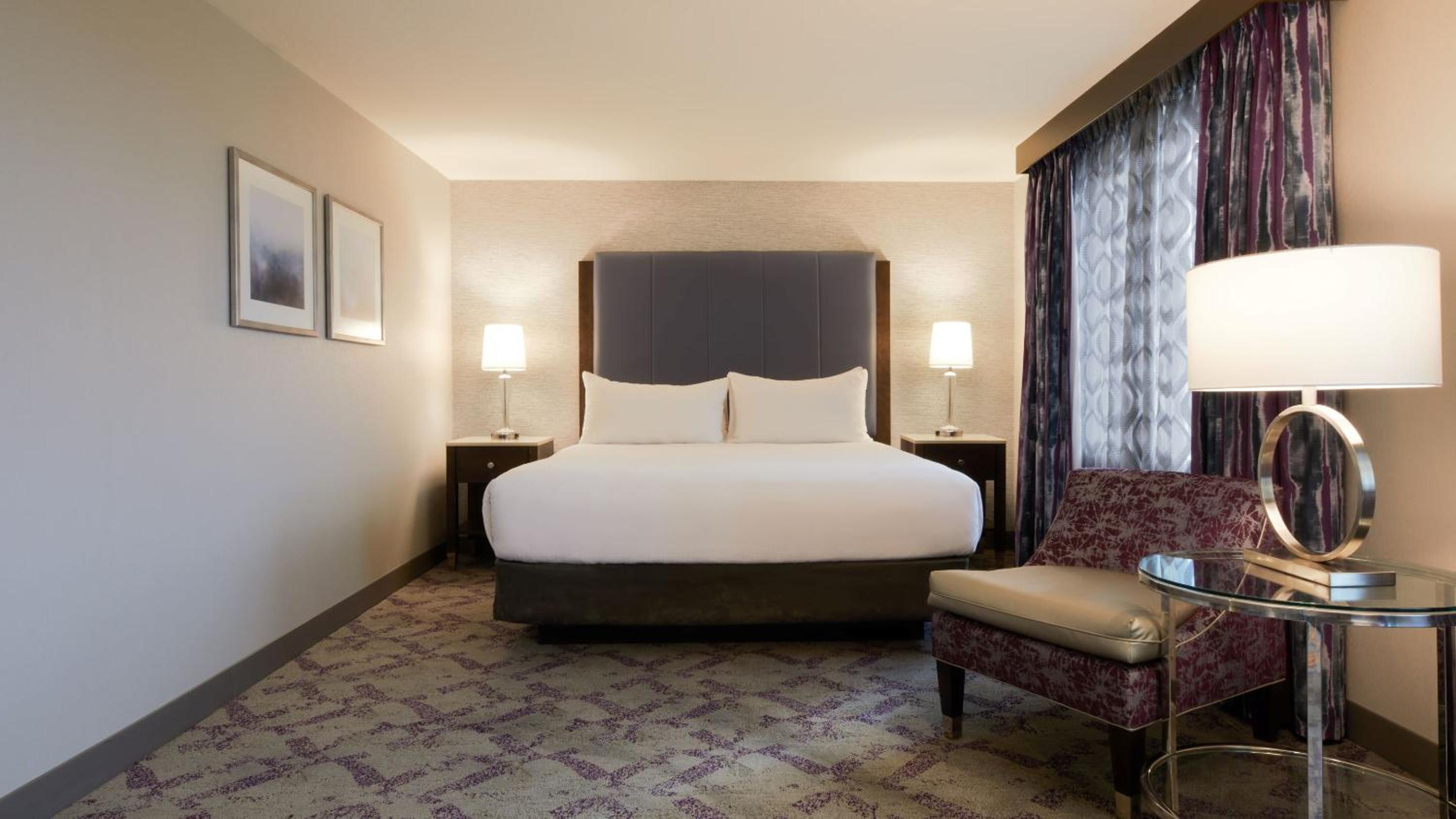 Silver Legacy Junior Suite King Non-Smoking - Photo 1