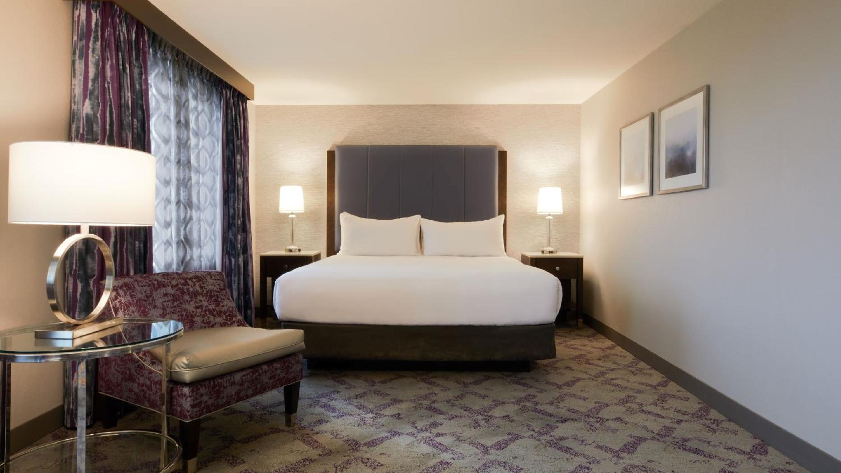 Silver Legacy Junior Suite King Non-Smoking - Photo 5