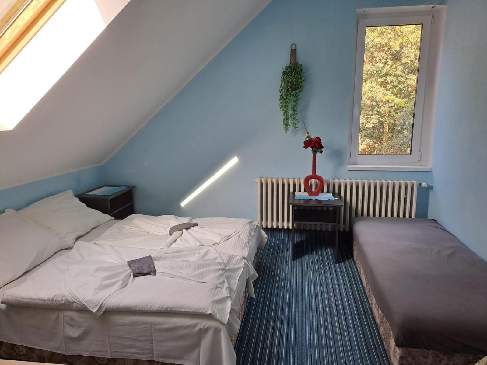 Standard Triple Room photo 2