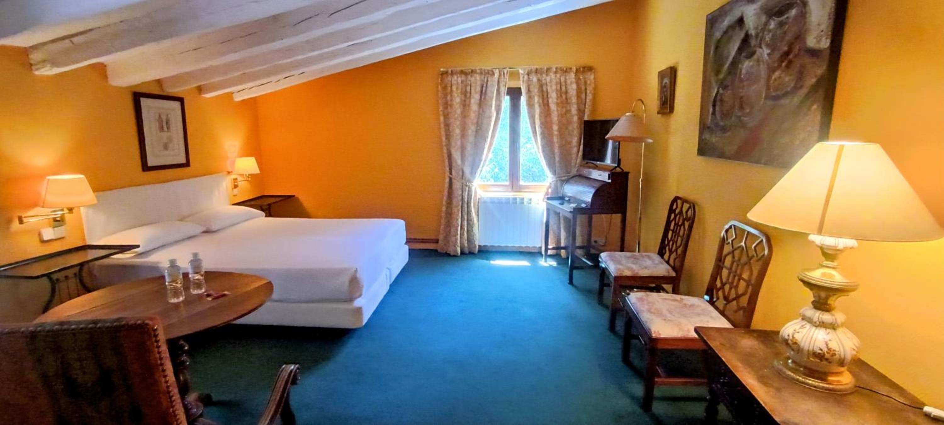 Double Room - Photo 7