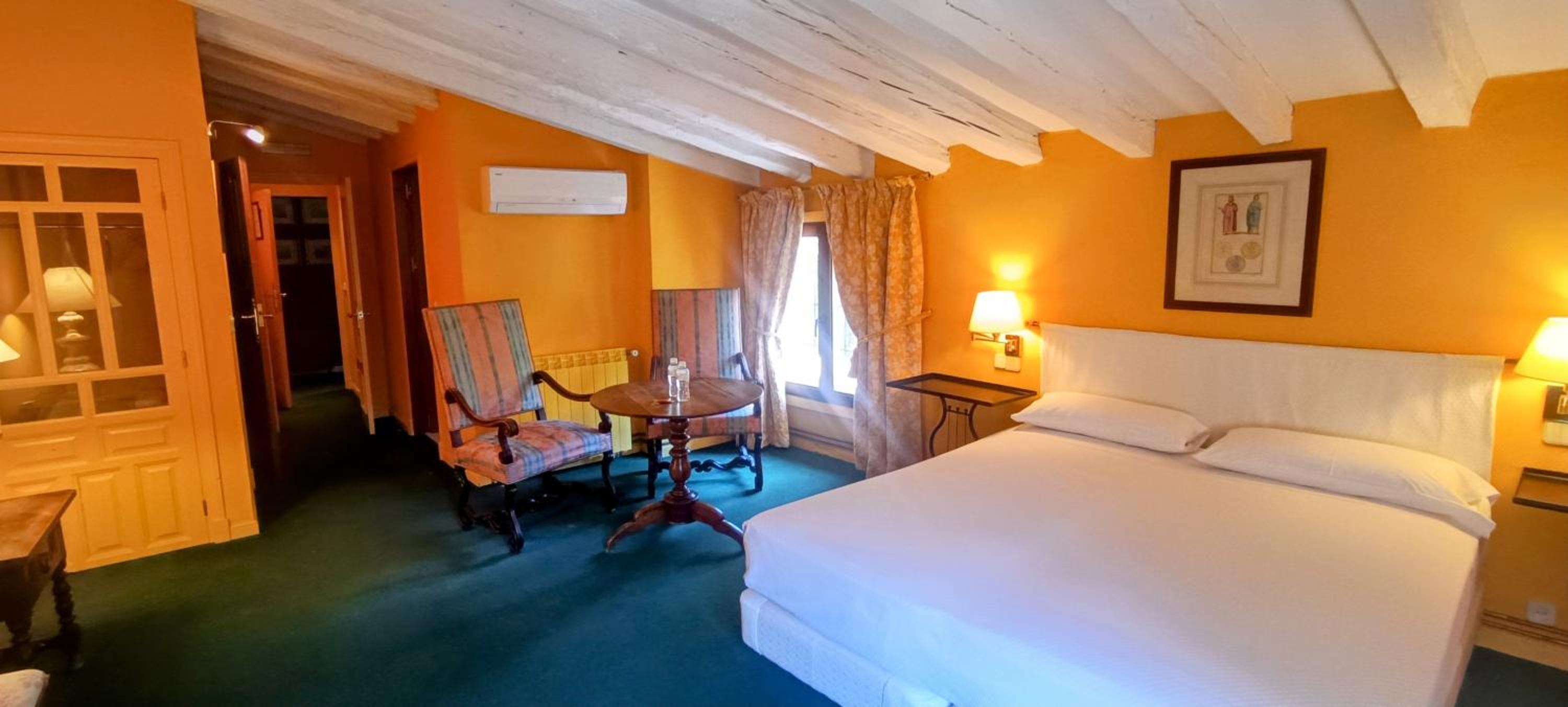 Double Room - Photo 6