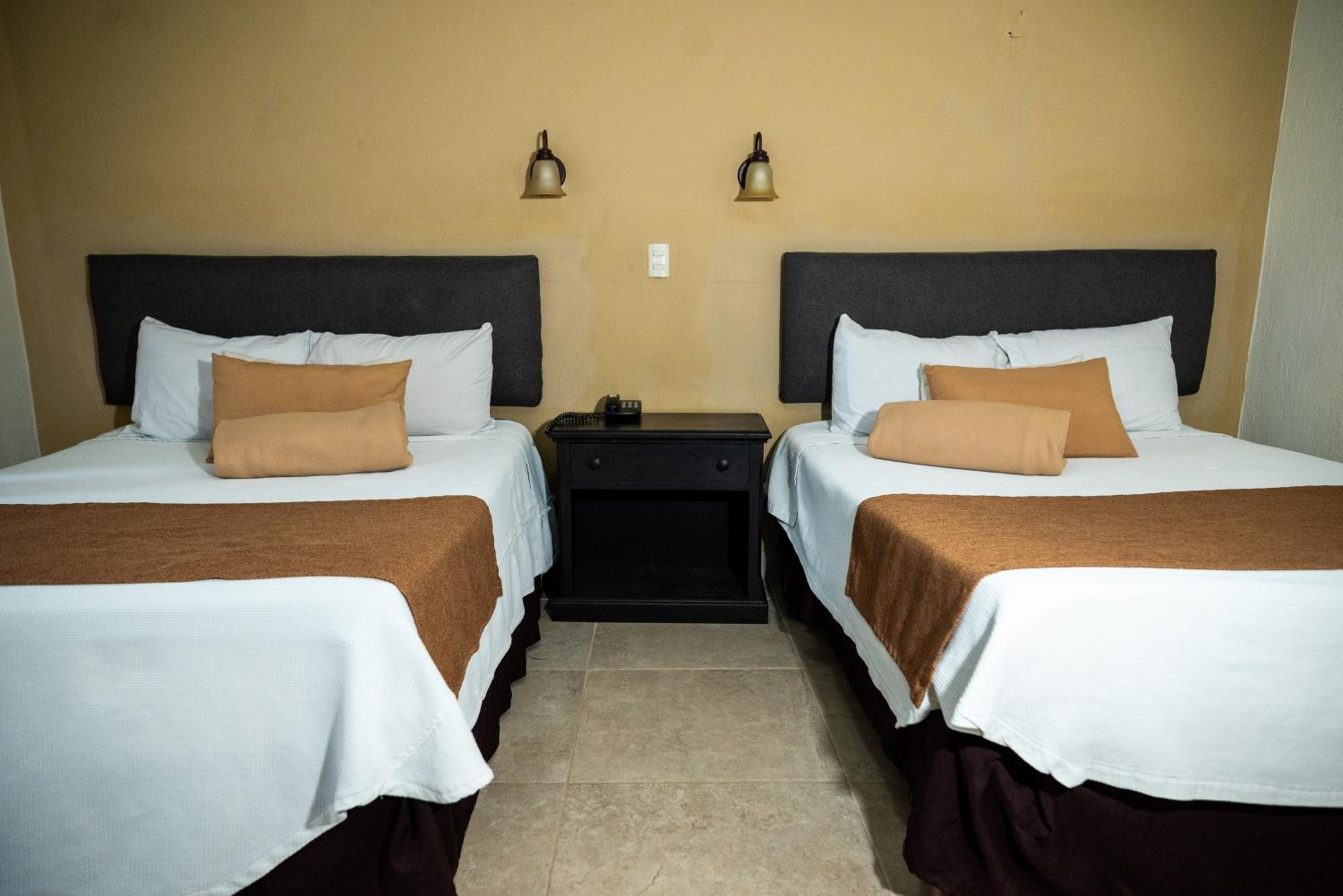 Standard Double Room with Two Double Beds - Photo 4