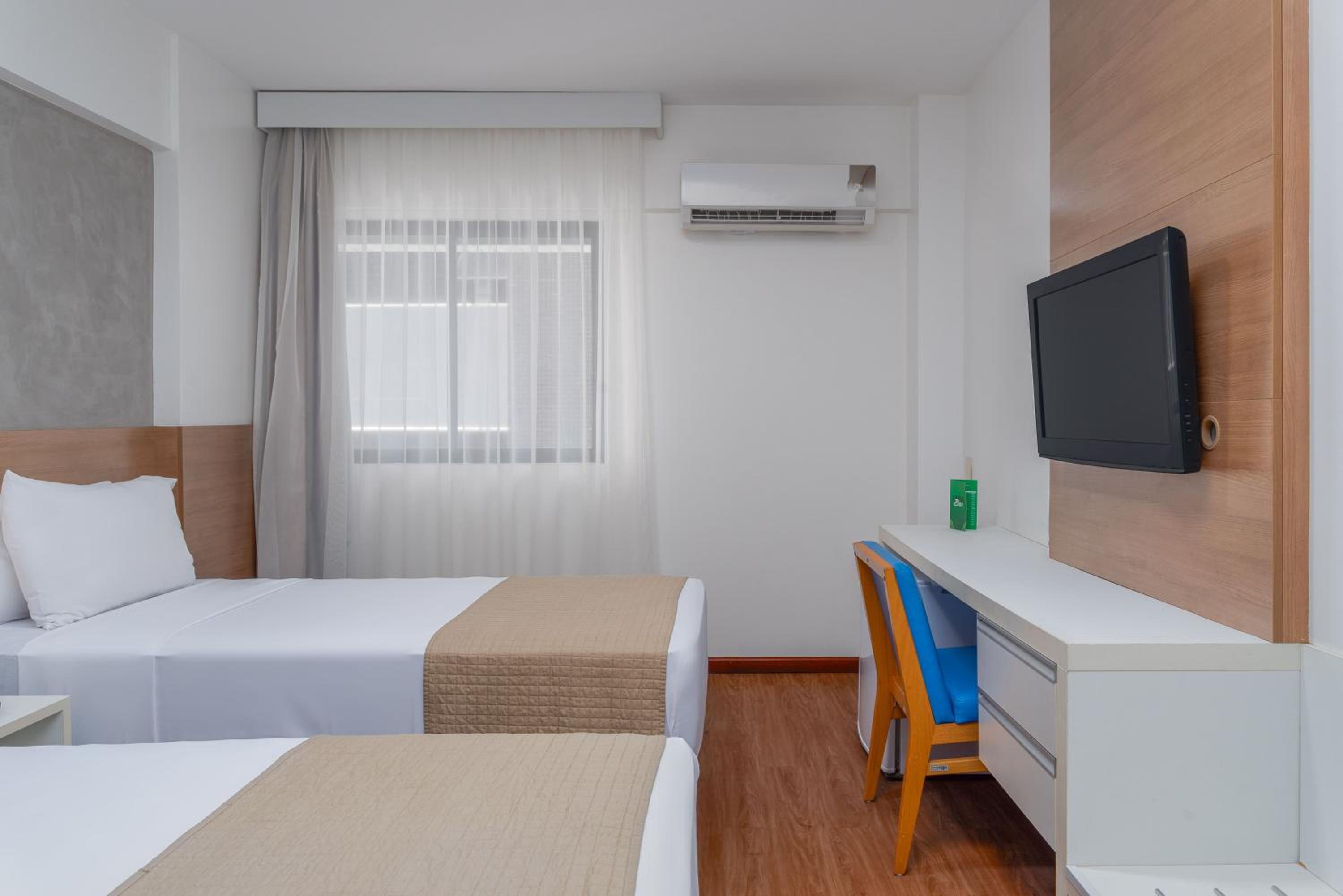 Standard Twin Room - Photo 4