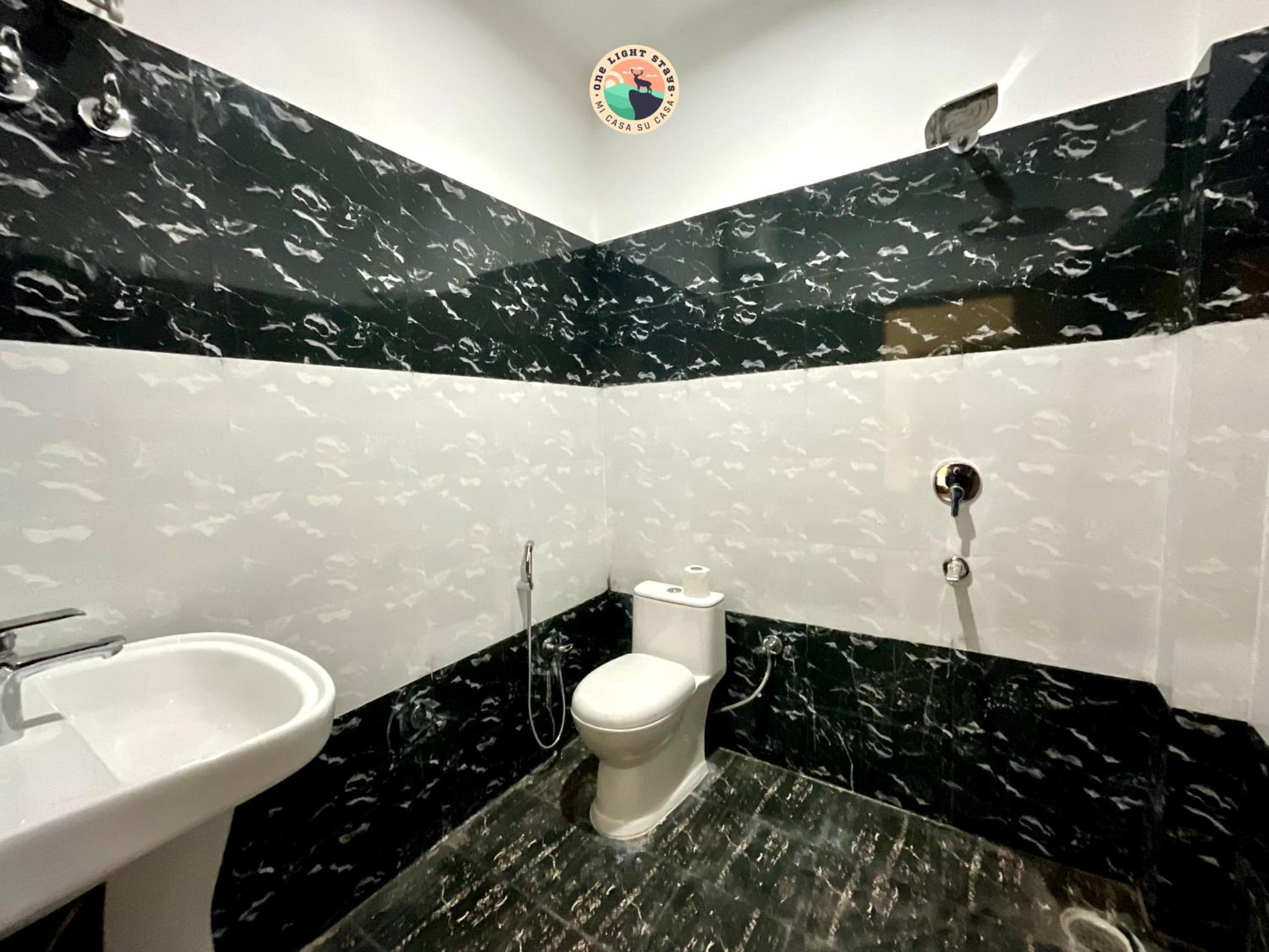 Deluxe Room - Photo 16