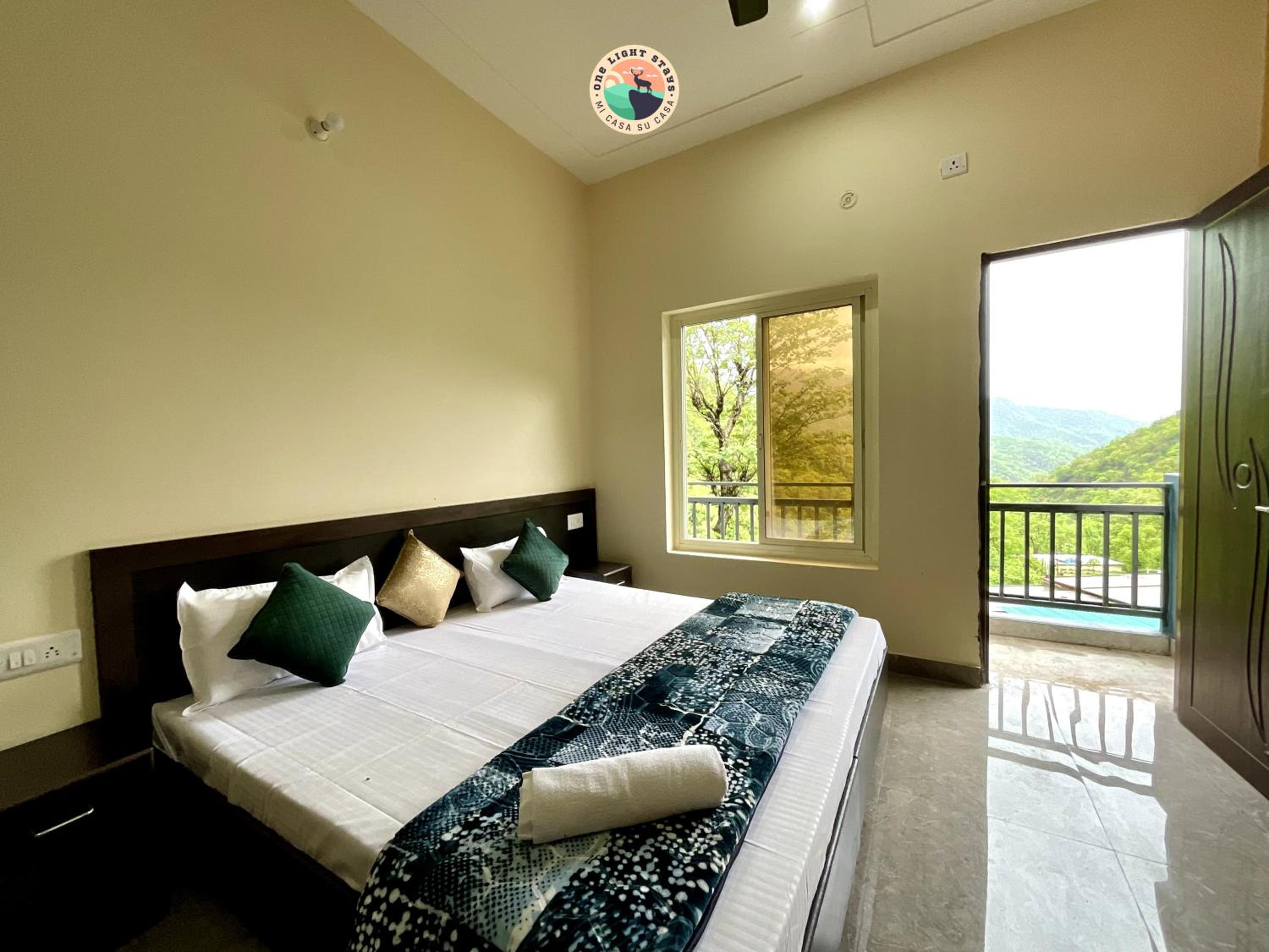 Deluxe Room - Photo 5