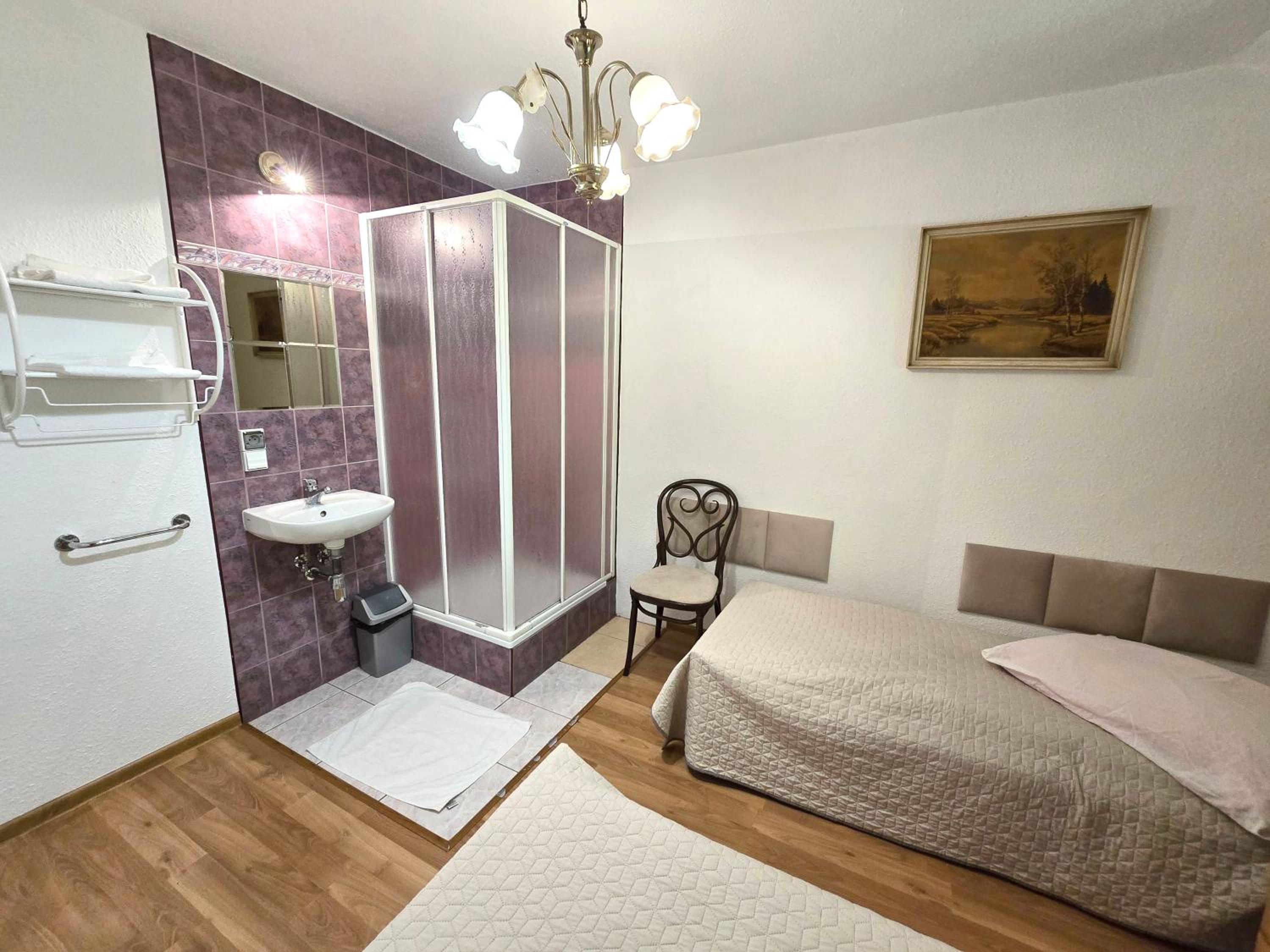Standard Twin Room - Photo 4