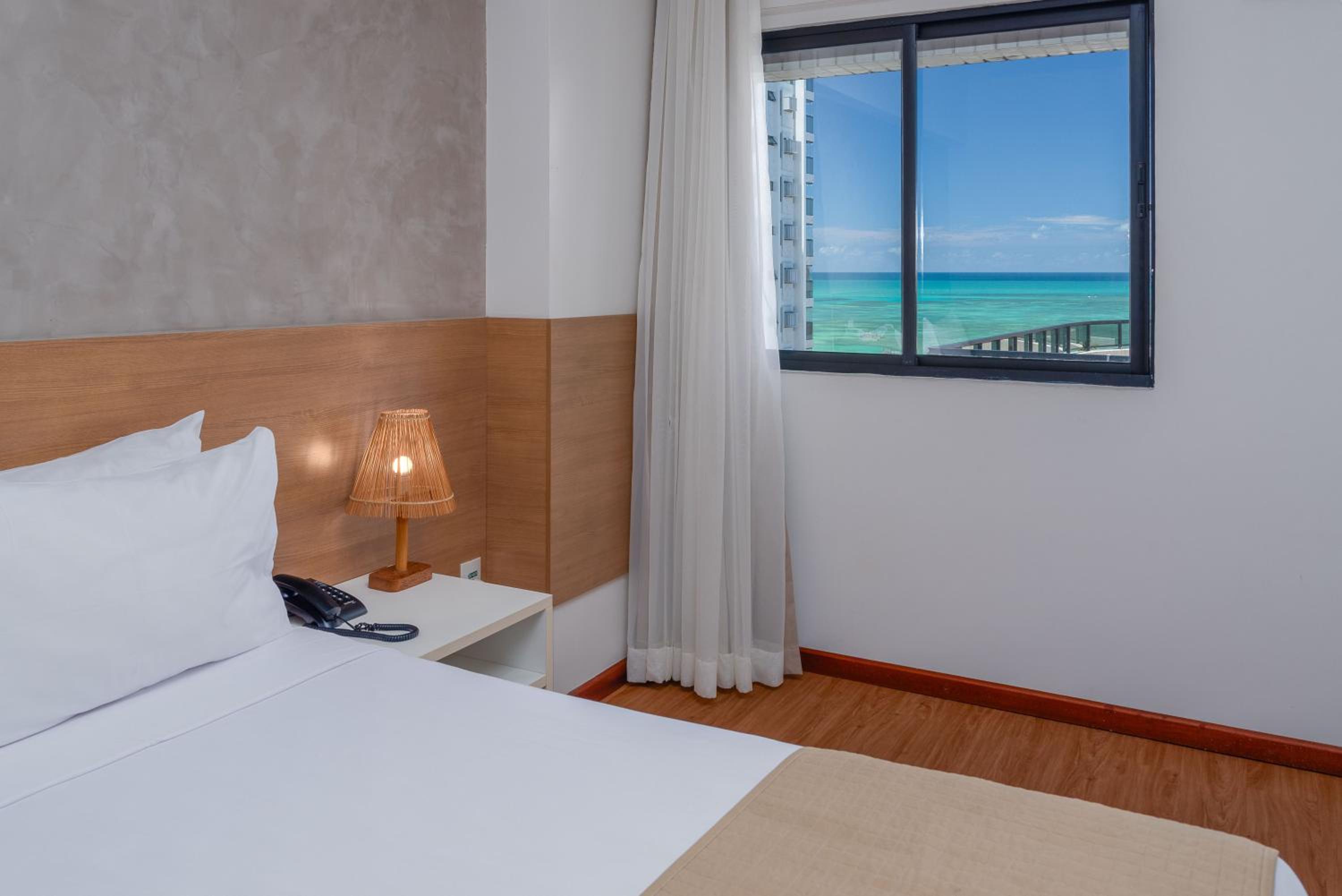 Double Room with Side Sea View - Photo 4