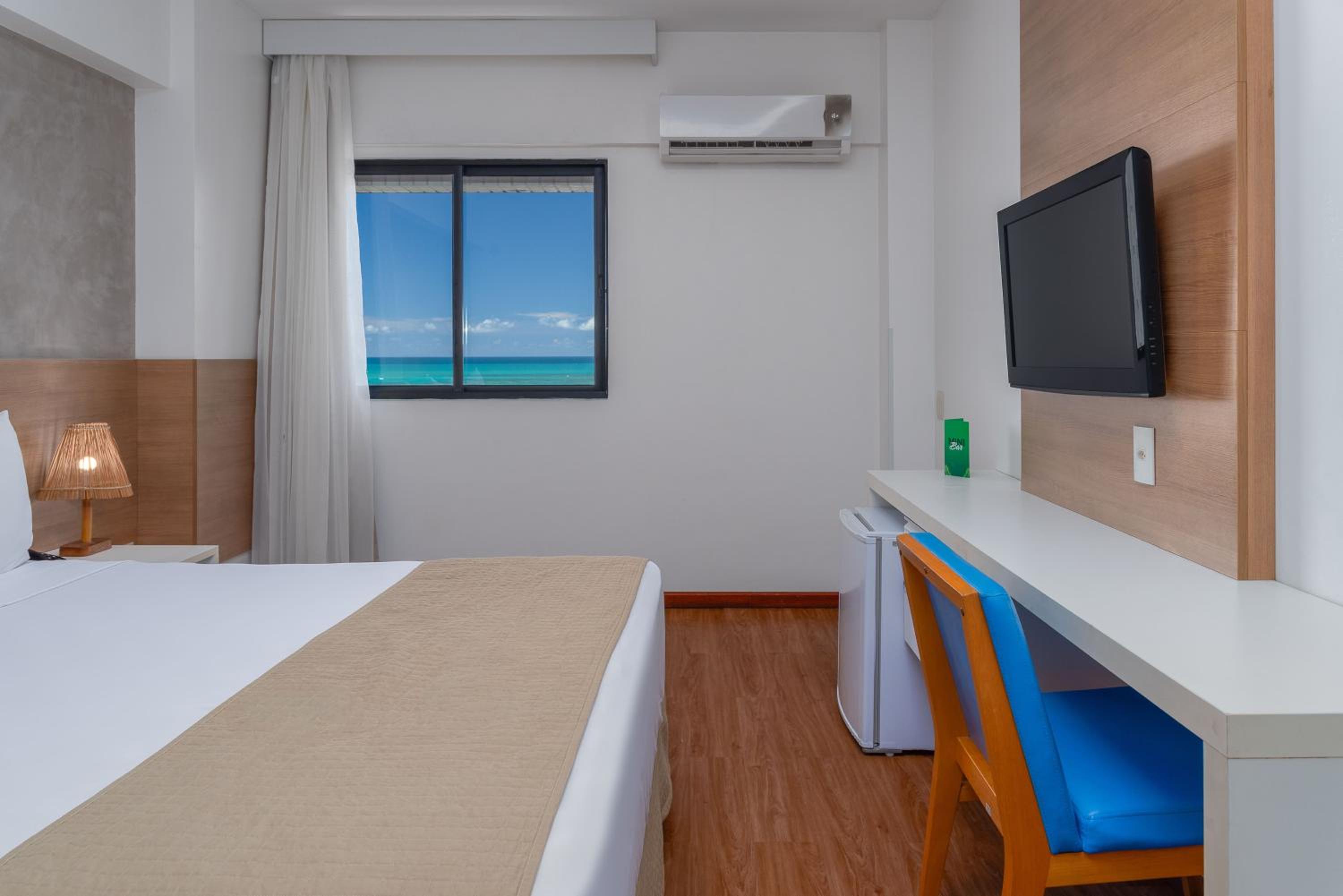 Double Room with Side Sea View - Photo 1