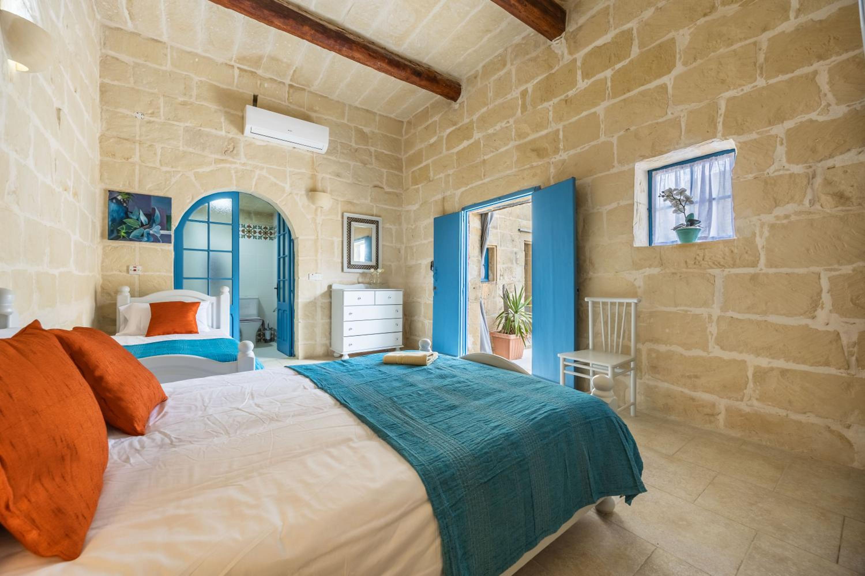 Comfort Triple Room with Shower photo 1