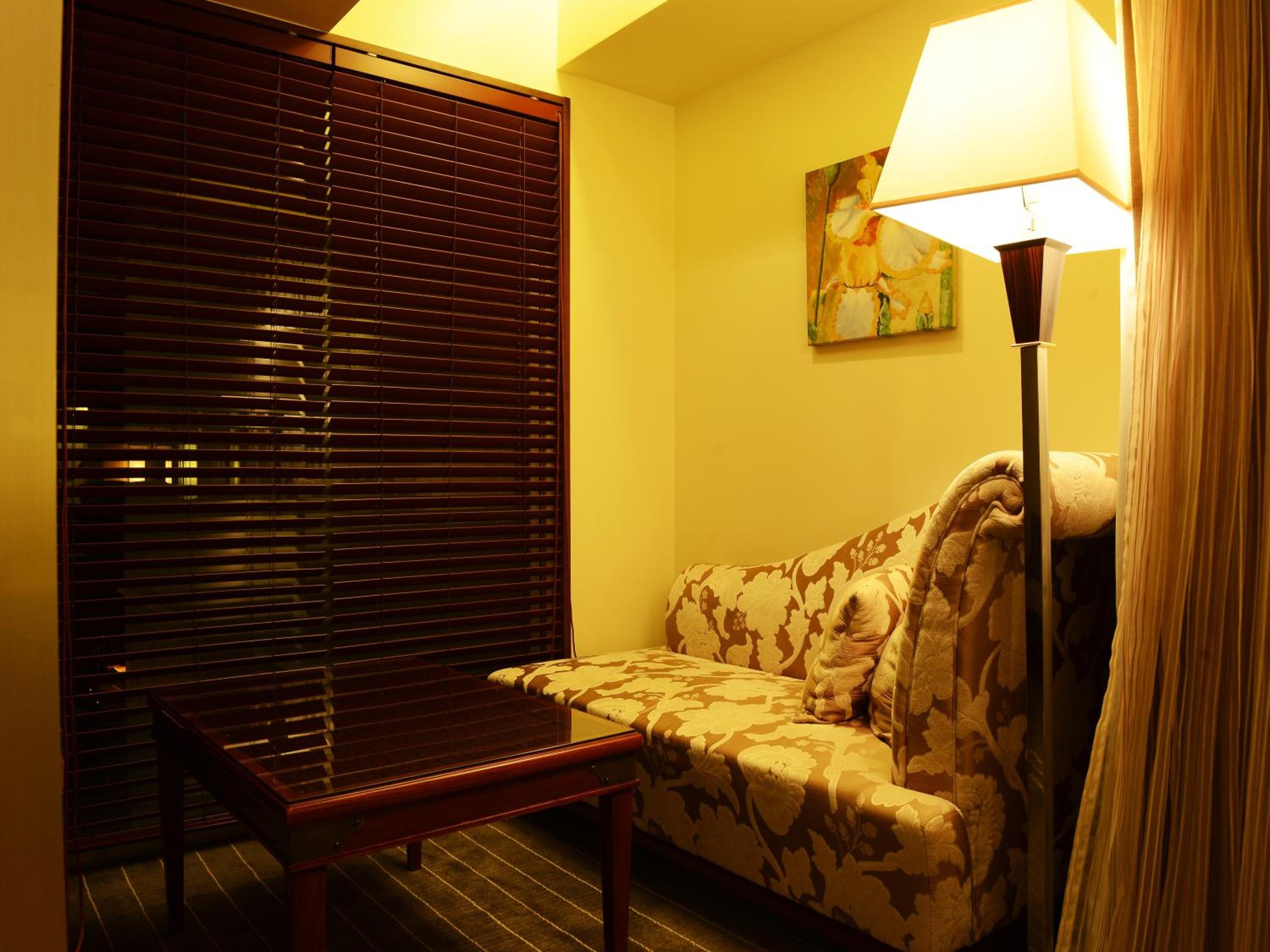 Premier Twin Room - Photo 4