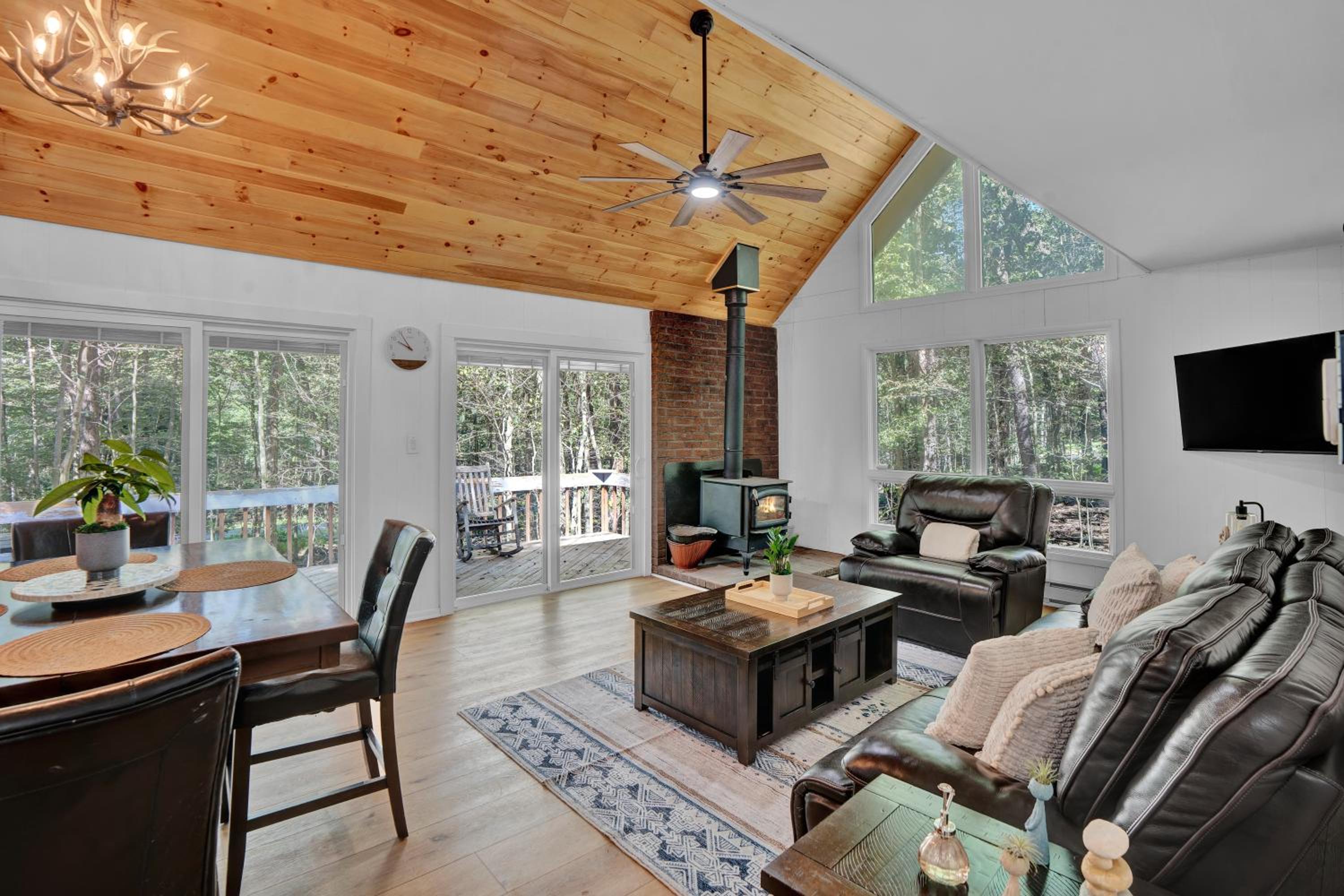 Three-Bedroom House photo 3