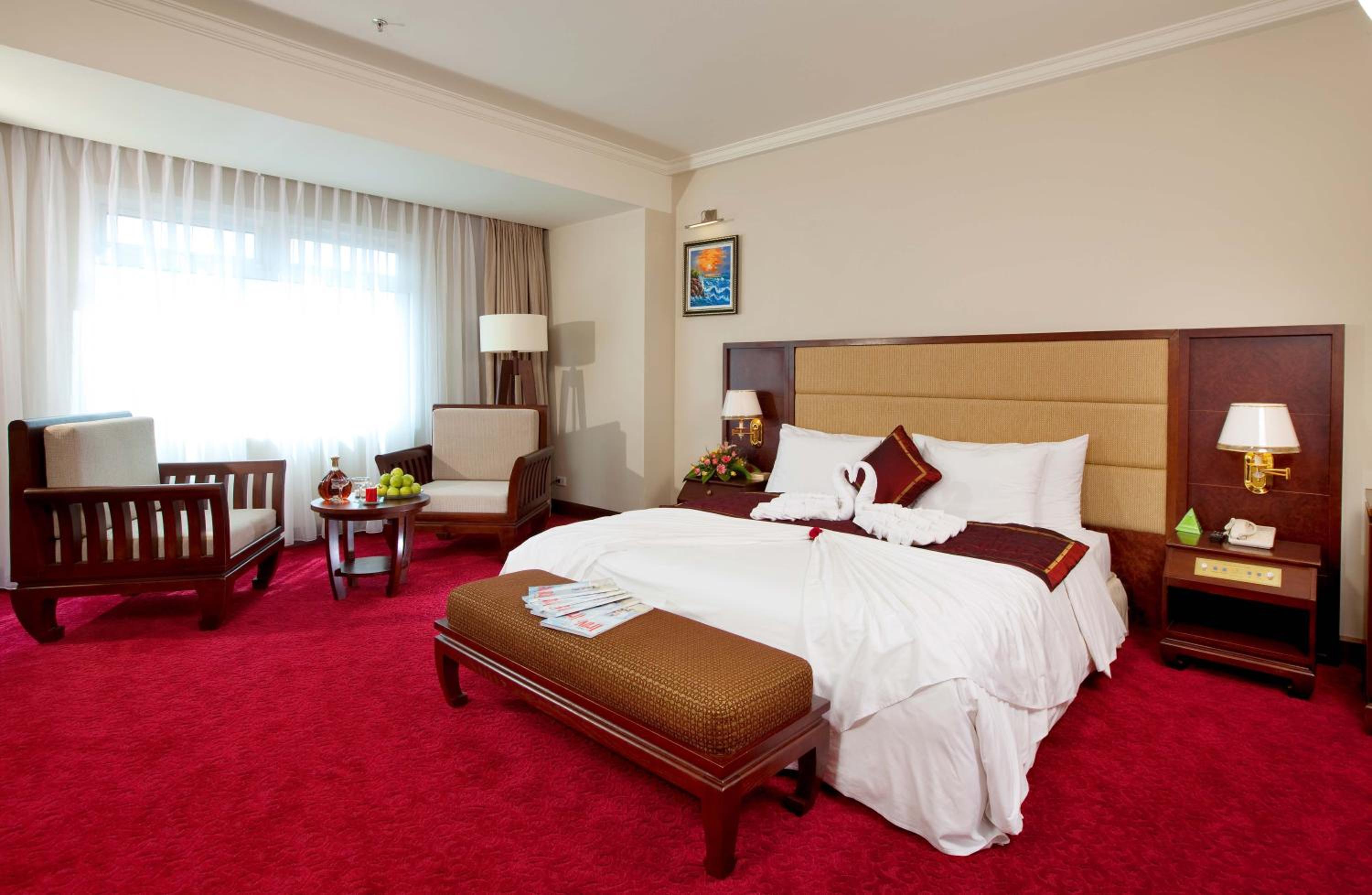 Deluxe King Suite photo 2