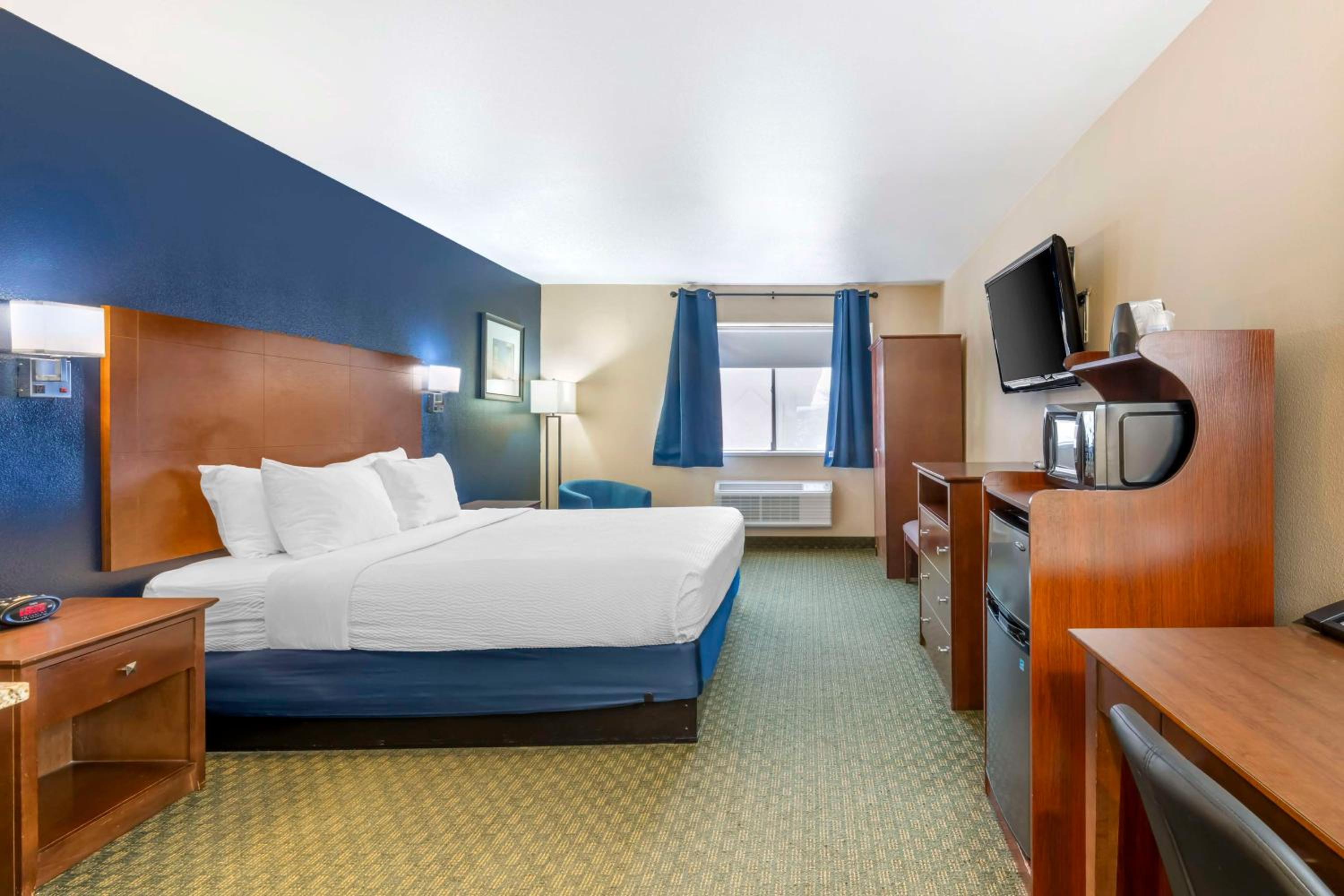 King Room - Non Smoking photo 3