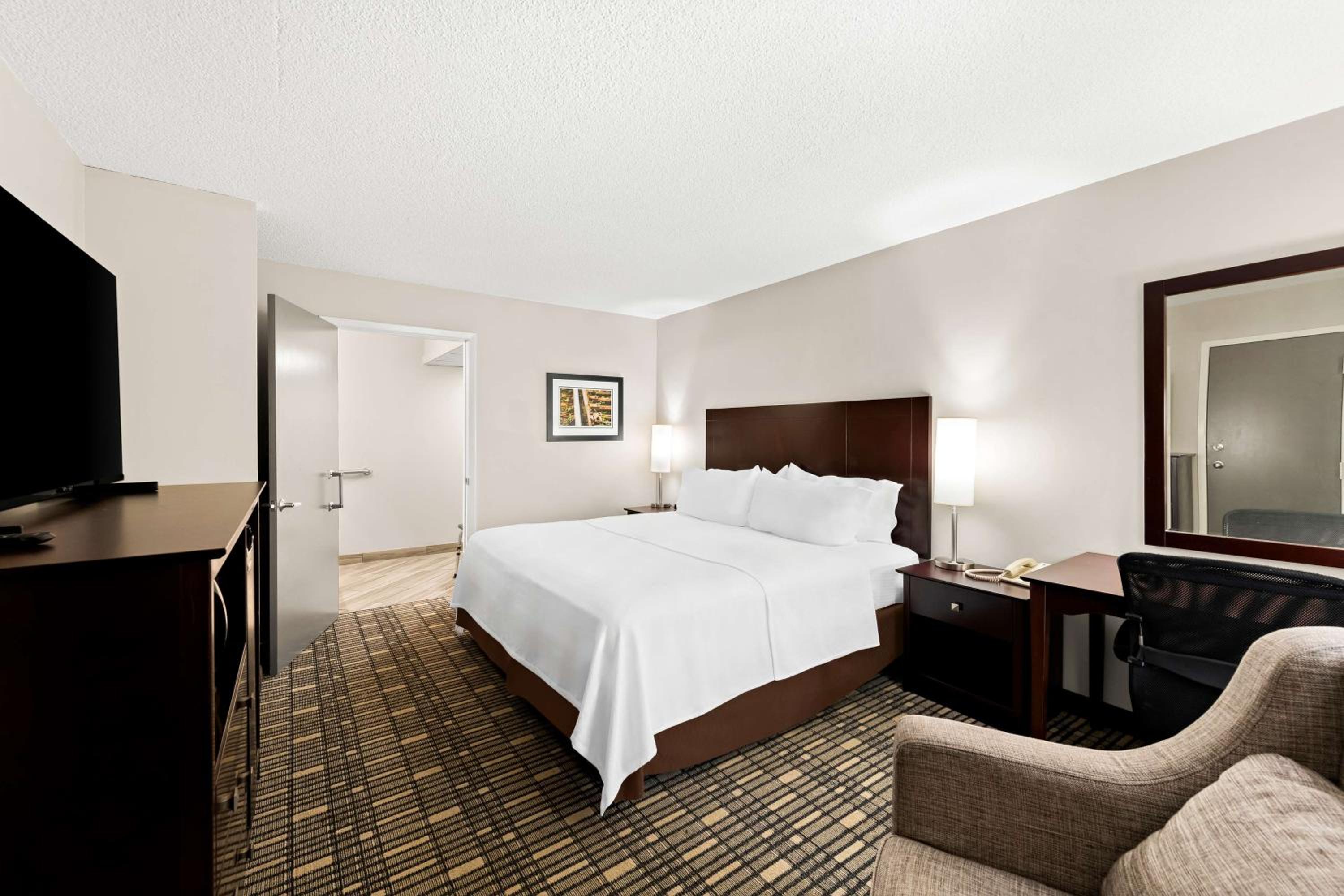 King Room with Roll-in Shower - Disability Access/Non-Smoking