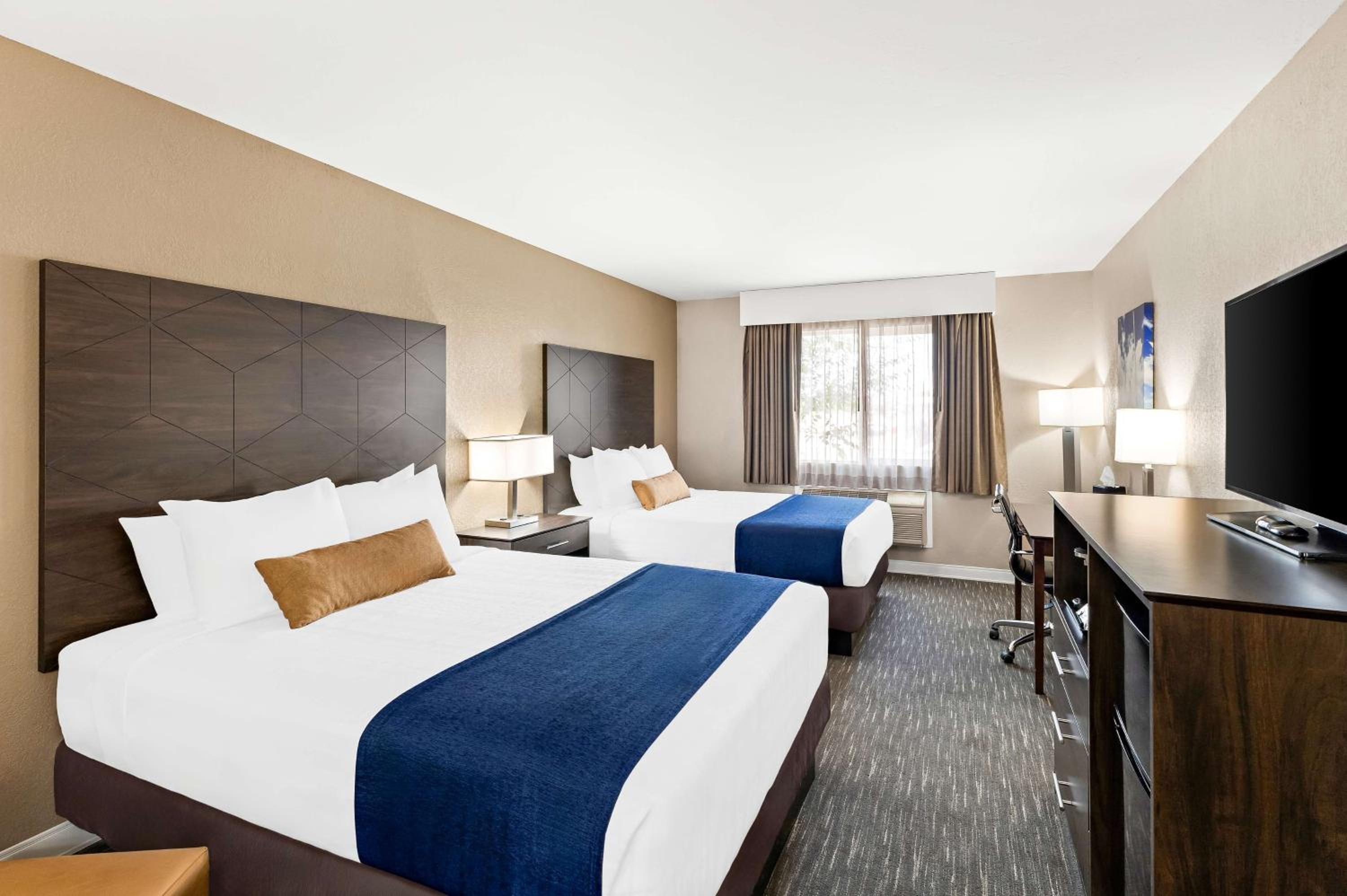 Queen Room with Two Queen Beds - Photo 1