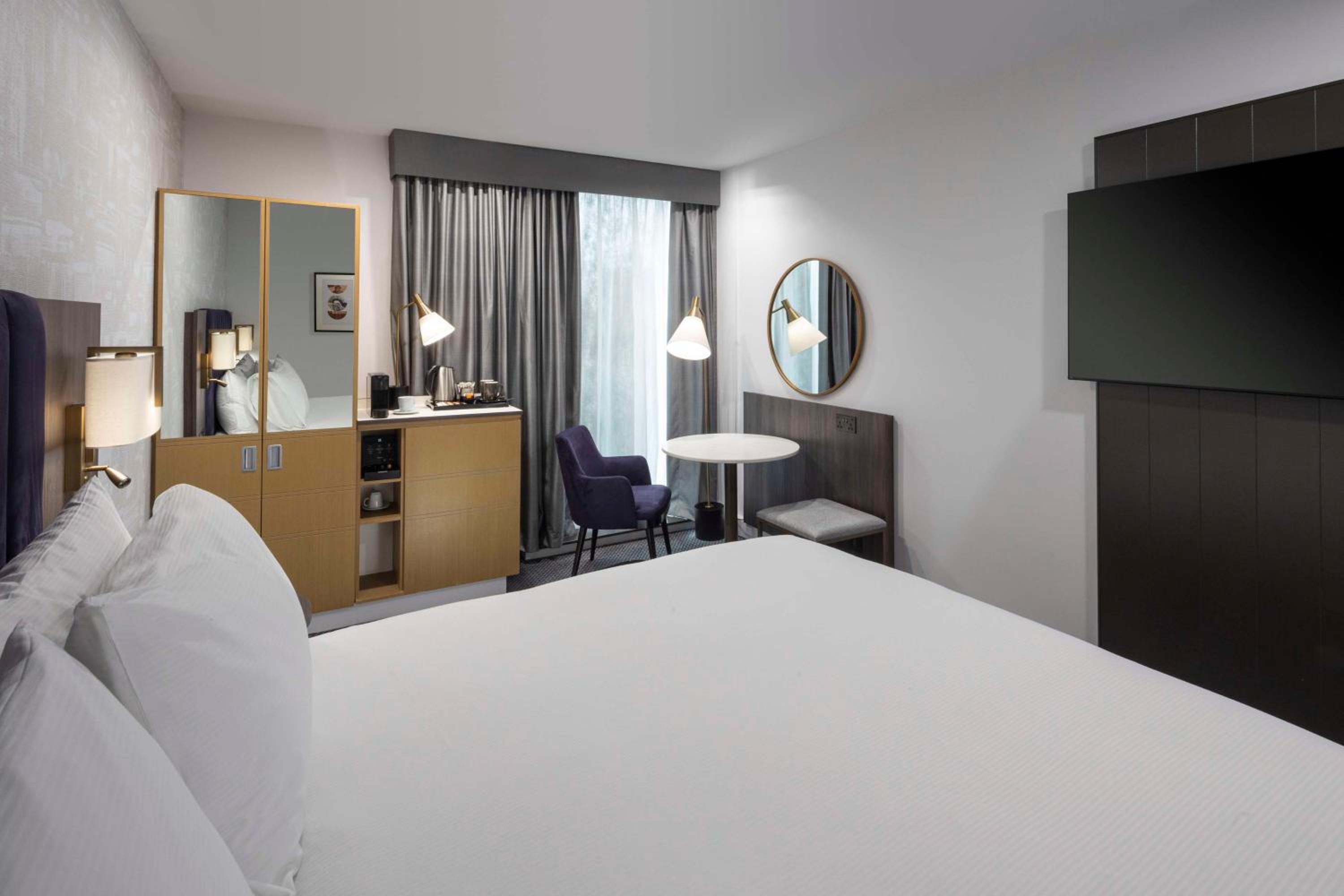 Deluxe King Room - Photo 5